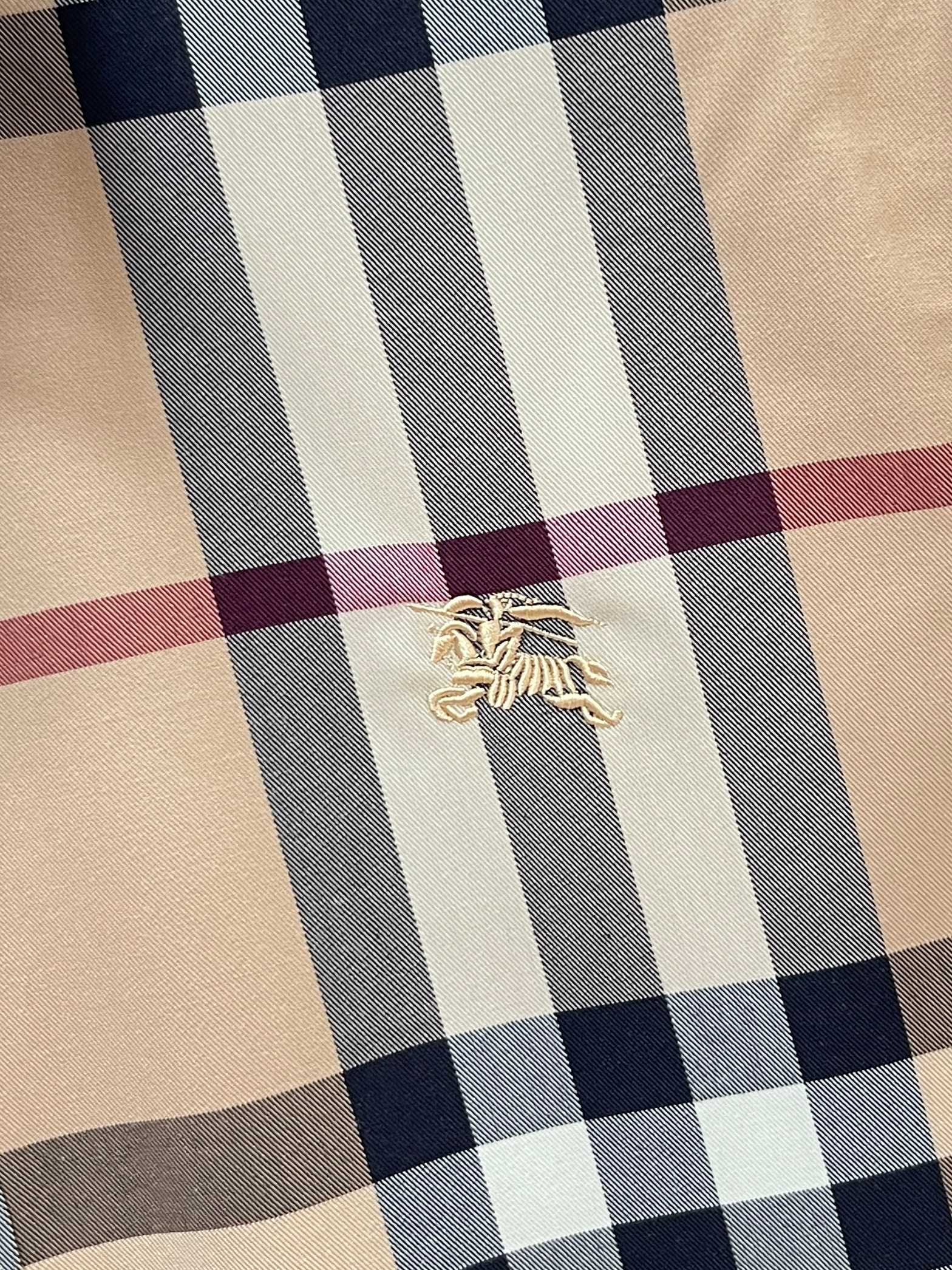 巴宝莉 官网1:1原单品质25ss新款秋冬格子对位衬衫原版3,200购入开发，面料采用100%锦纶定织格