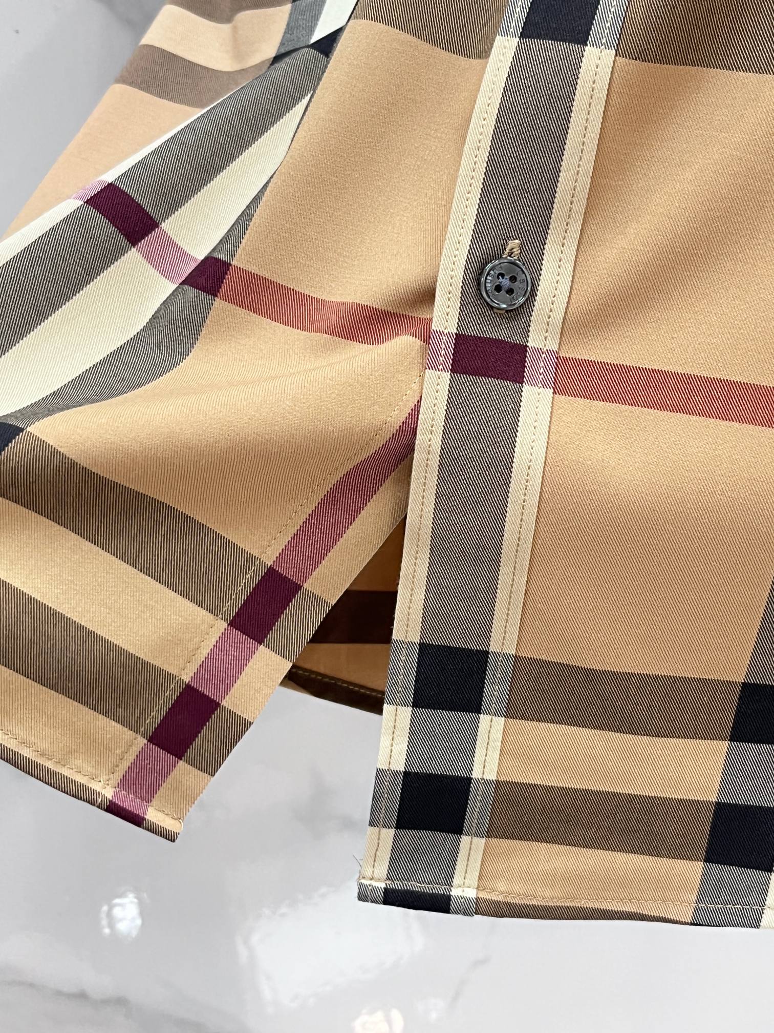 巴宝莉 官网1:1原单品质25ss新款秋冬格子对位衬衫原版3,200购入开发，面料采用100%锦纶定织格