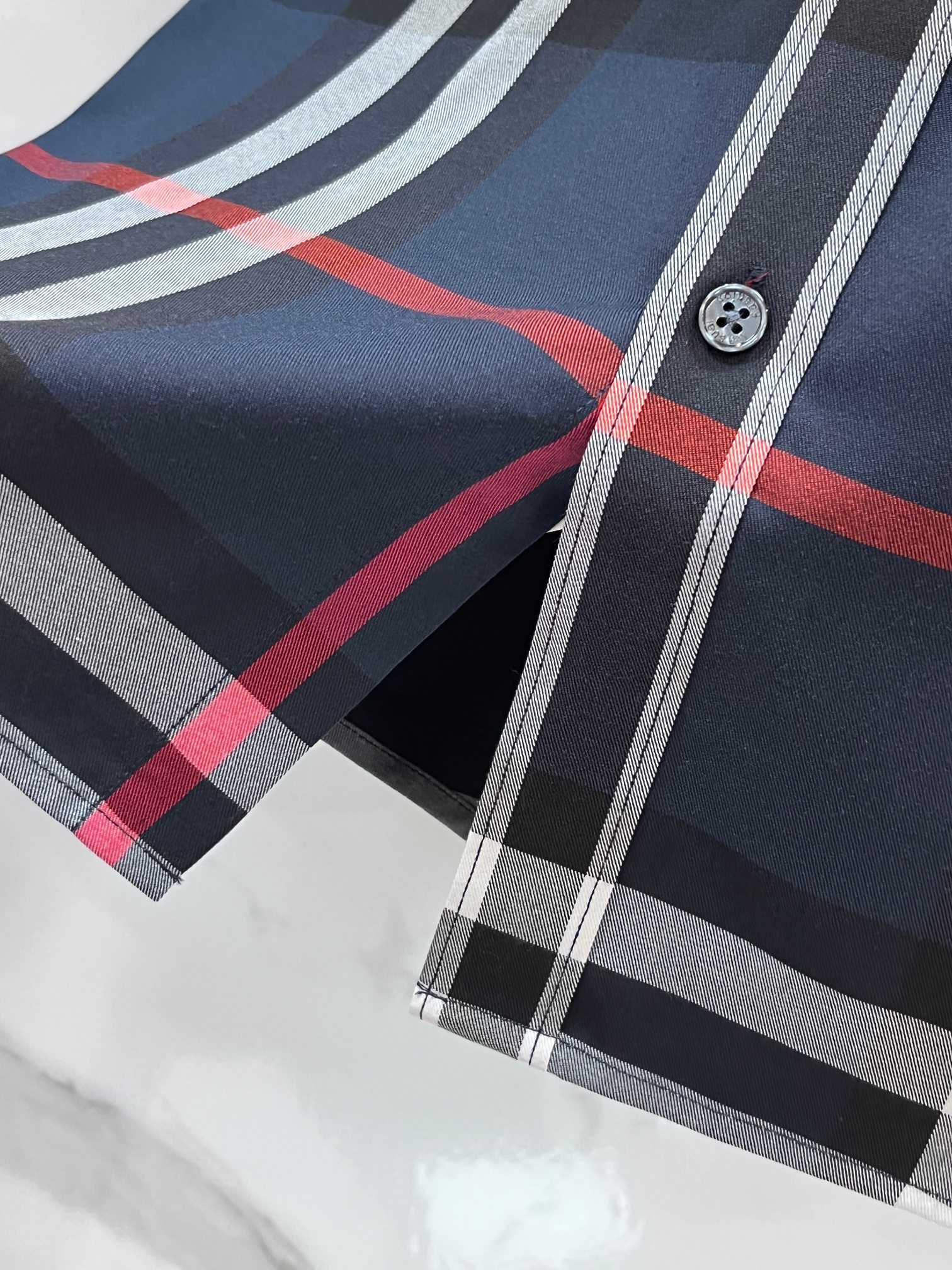 巴宝莉 官网1:1原单品质25ss新款秋冬格子对位衬衫原版3,200购入开发，面料采用100%锦纶定织格