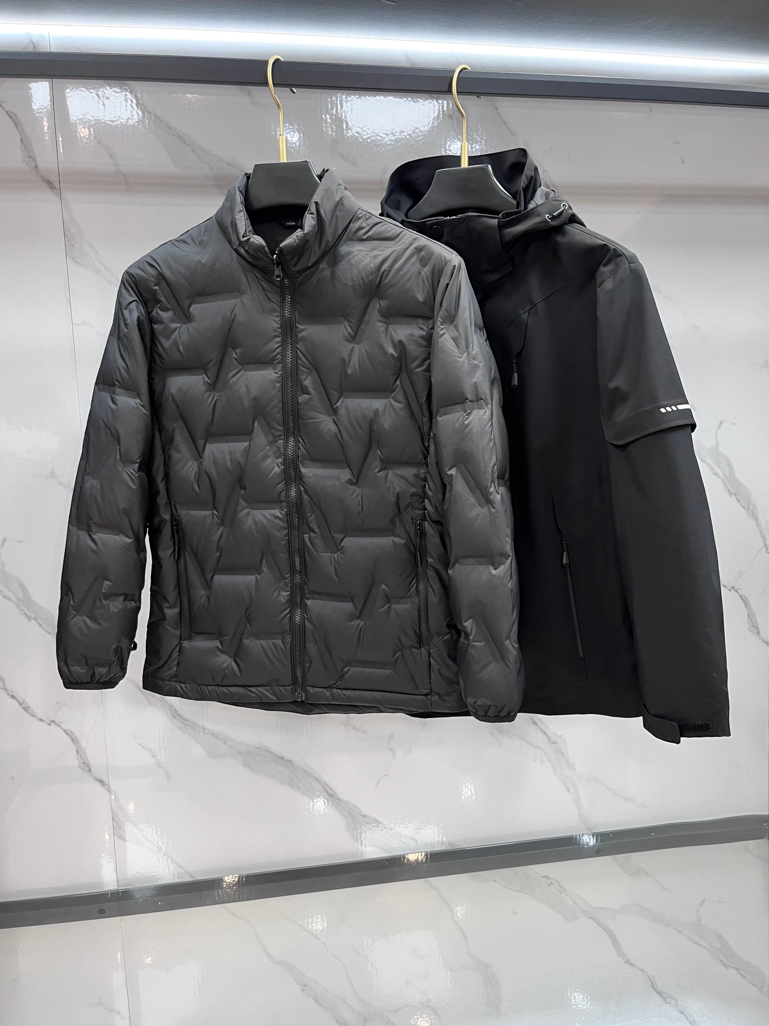 🆕 始祖鸟 🔥今年鸟家王炸款三合一冲锋衣羽绒服了来了！一衣三穿！内胆带logo轻薄户外级羽绒服！外层是天