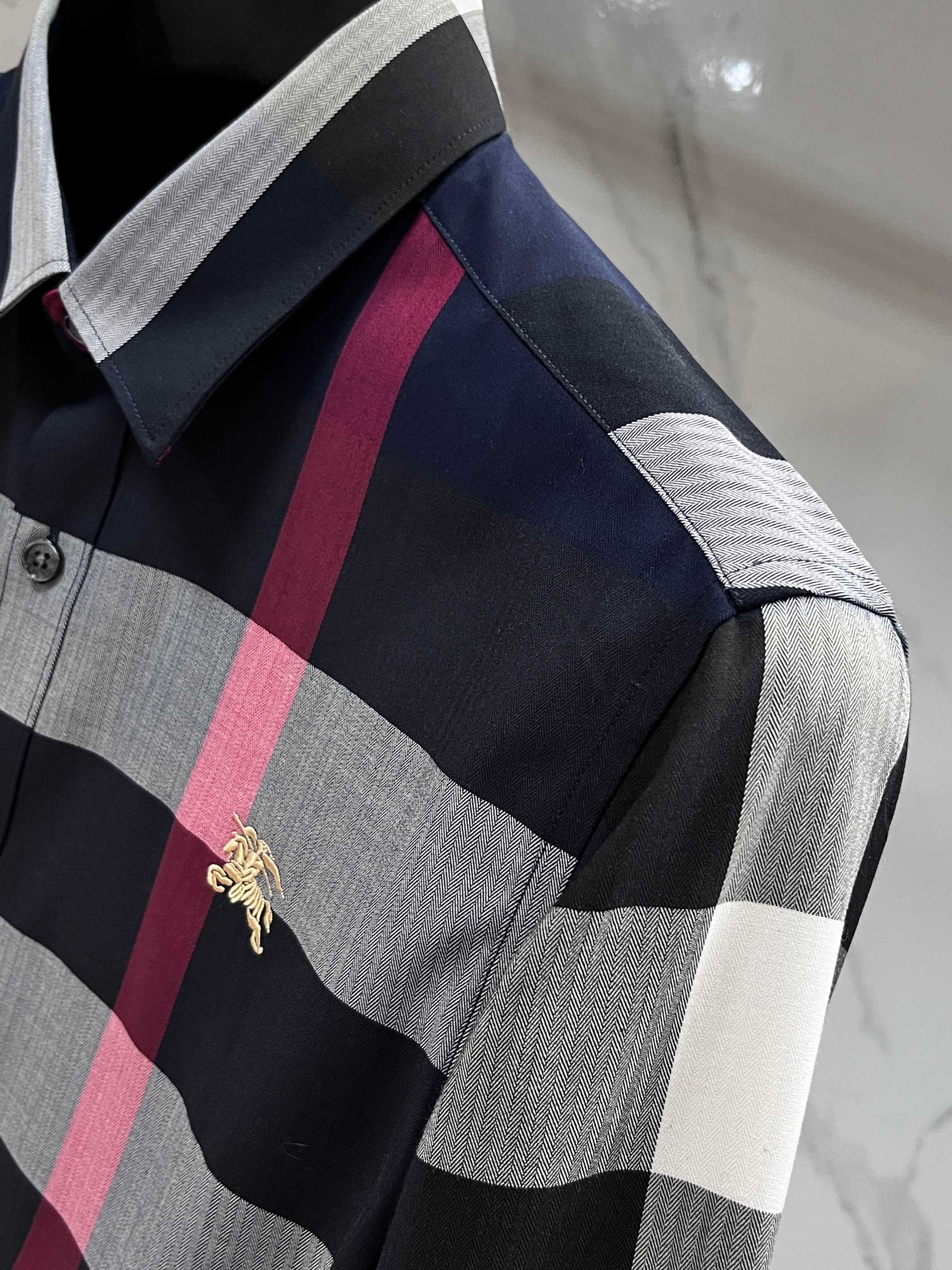 巴宝莉 官网1:1原单品质新款秋冬格子对位衬衫原版3,200购入开发，面料采用100%锦纶定织格纹图案，