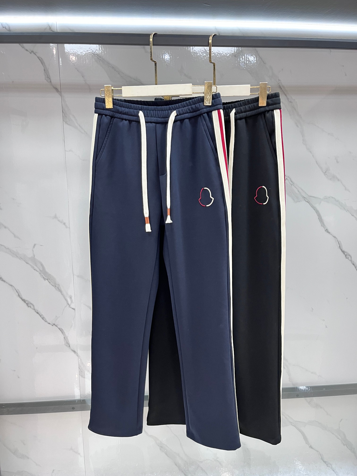 蒙口 2025秋冬新款休闲裤，高端版本，定制面料 透气舒适度高，细节无可挑剔，品牌元素设计理念，体现高品