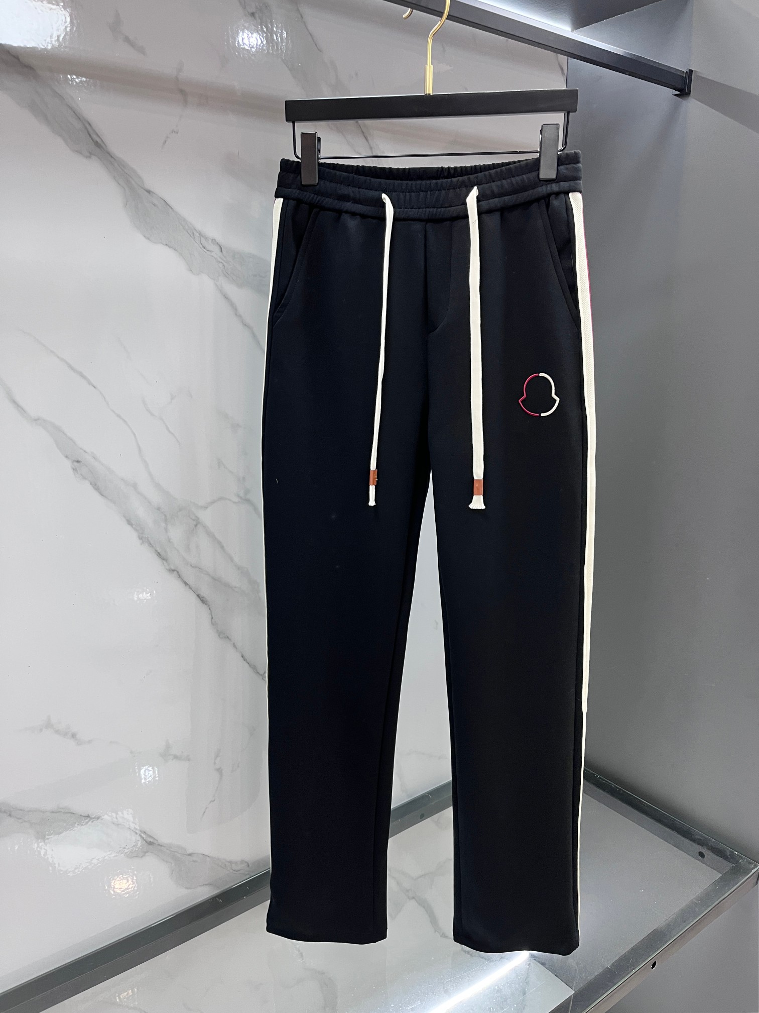 蒙口 2025秋冬新款休闲裤，高端版本，定制面料 透气舒适度高，细节无可挑剔，品牌元素设计理念，体现高品