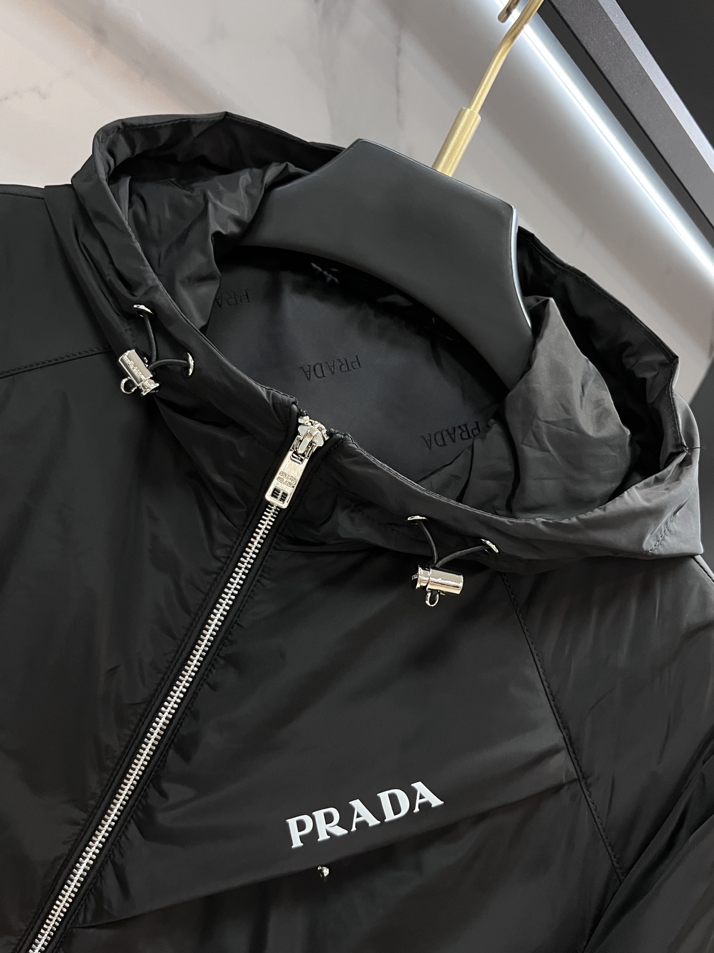 普拉达 2025ss秋冬新款连帽夹棉外套夹克，原版订制五金配件全进口原版定制 欢迎对比 绝对的高品质 面