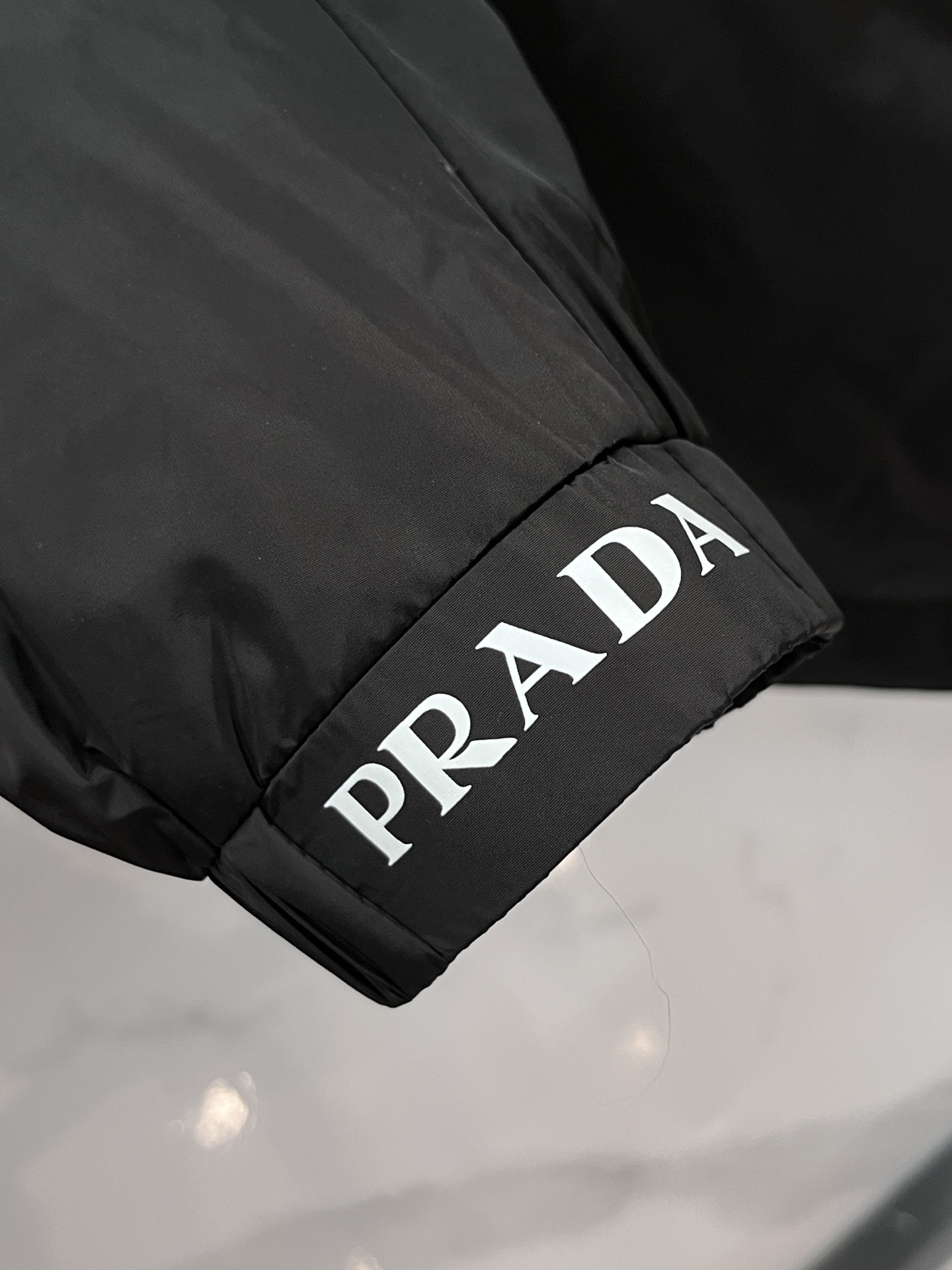 普拉达 2025ss秋冬新款连帽夹棉外套夹克，原版订制五金配件全进口原版定制 欢迎对比 绝对的高品质 面