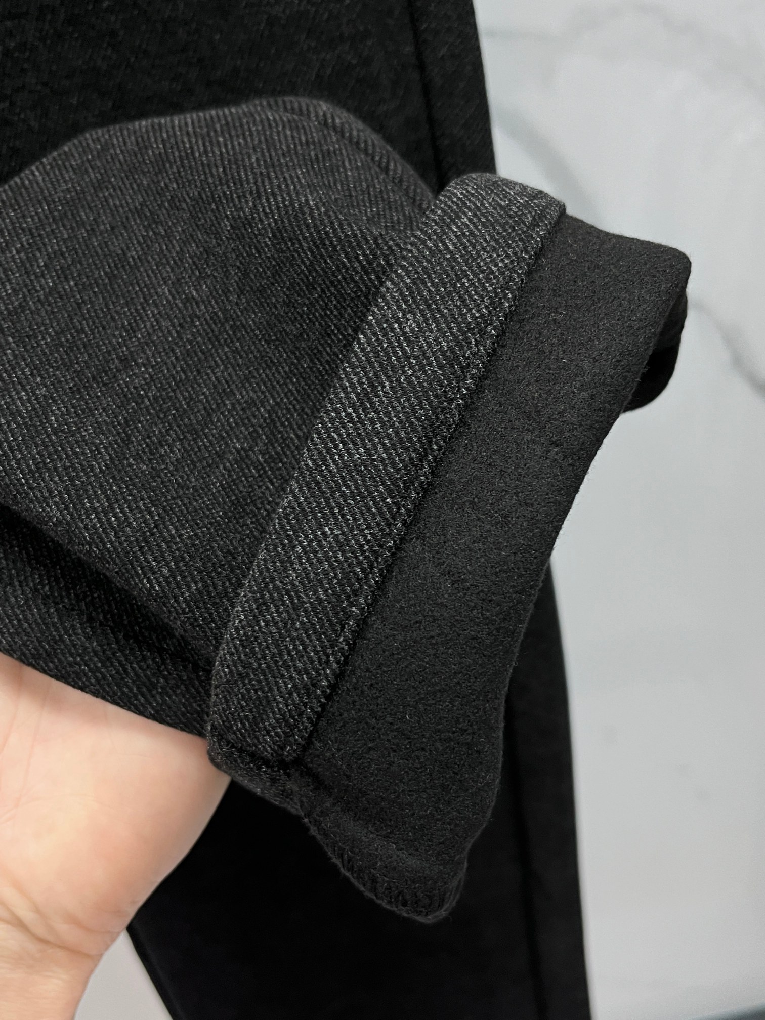 迪奥 2025秋冬新款加绒裤休闲裤，高端版本，定制面料 透气舒适度高，细节无可挑剔，品牌元素设计理念，体