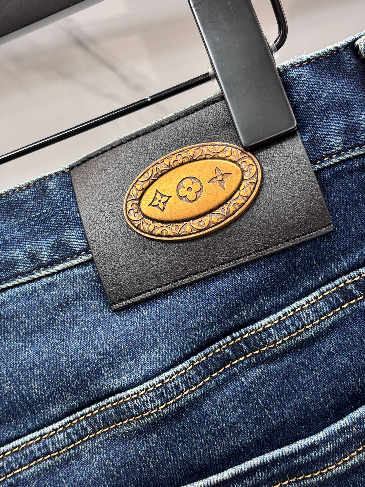 Lv 🔥高端定制、2025早秋最新款牛仔裤 柜台同步发售 原版定制 客供五金辅料 原单品质 进口固色牛仔