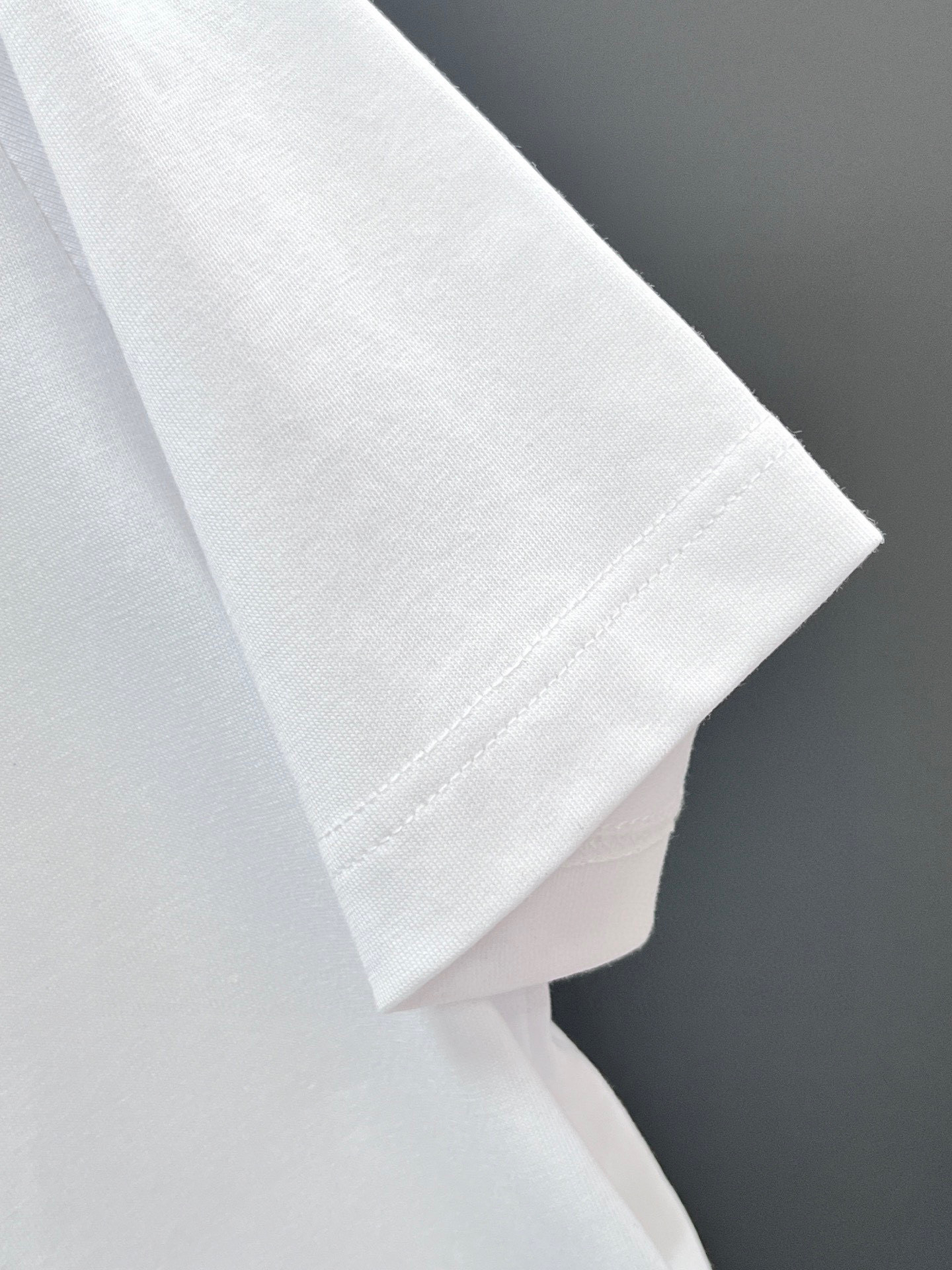 VERSACE/范思哲 2025春夏装欧洲GW专柜新款 走秀网红款定制 顶级原单时尚休闲短袖T恤。25s