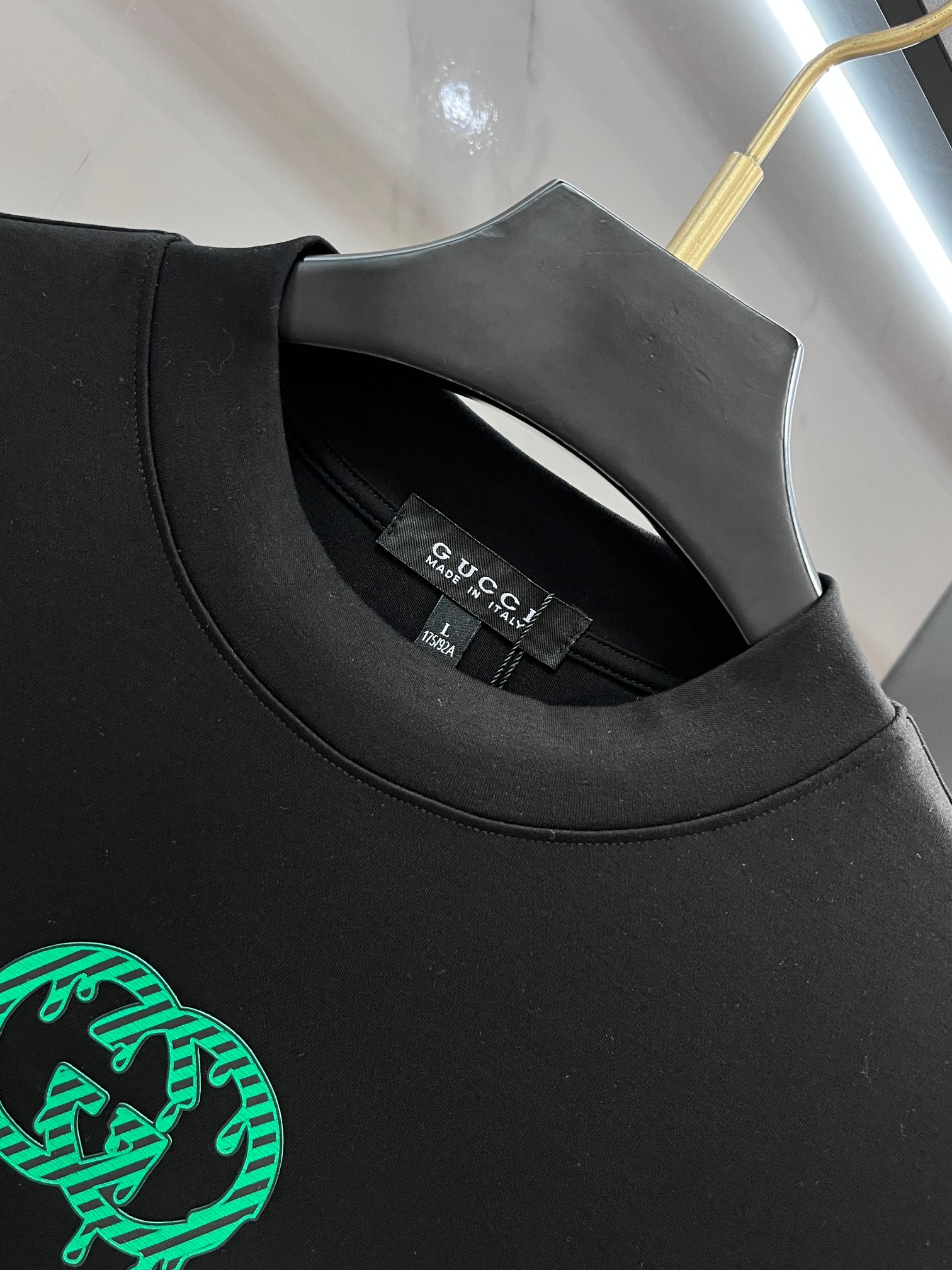 Gucci 2025秋冬新款时尚休闲圆领长袖打底。精选进口高密度双面拉架棉面料，精致原版logo打造，舒