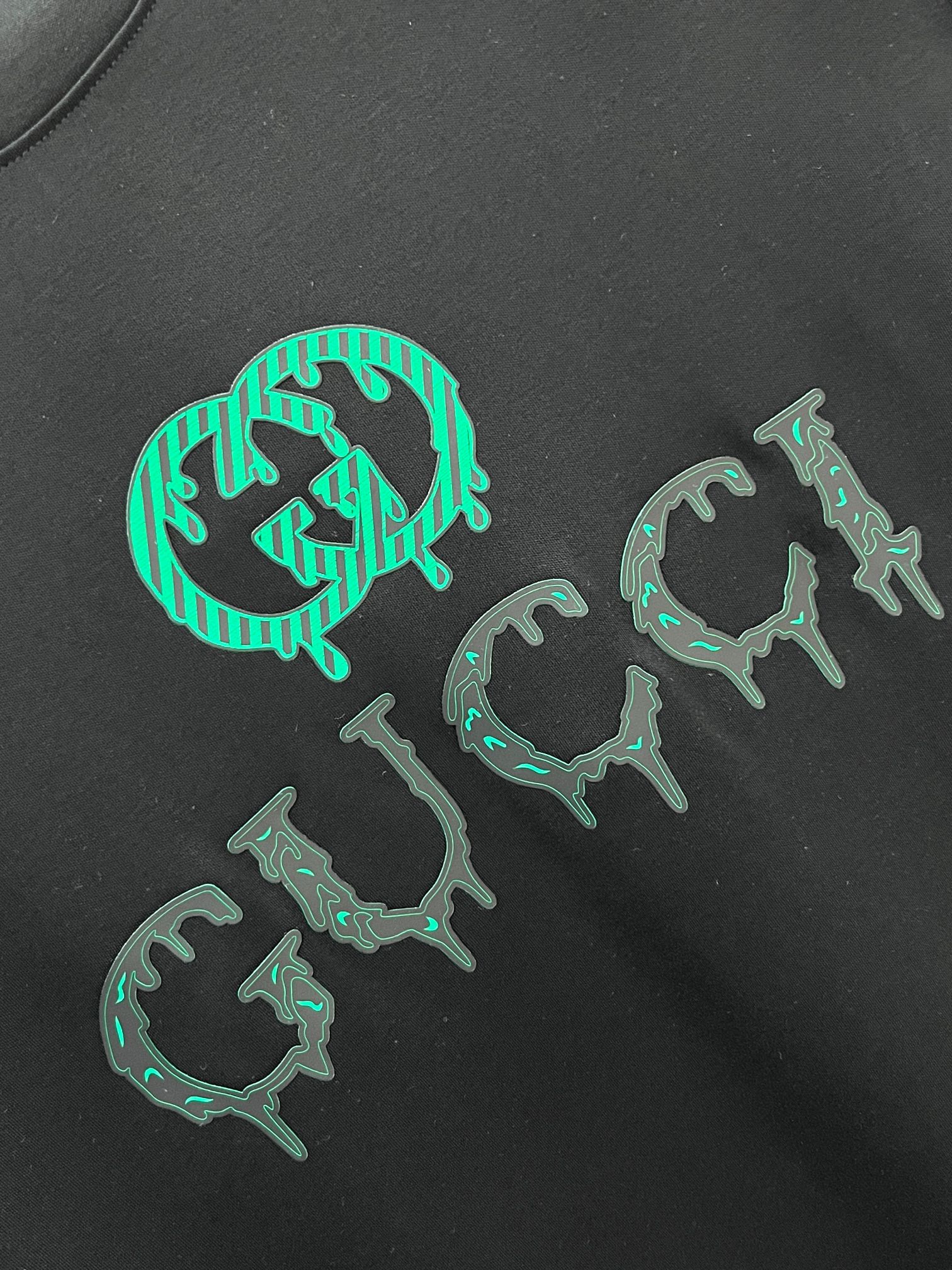 Gucci 2025秋冬新款时尚休闲圆领长袖打底。精选进口高密度双面拉架棉面料，精致原版logo打造，舒