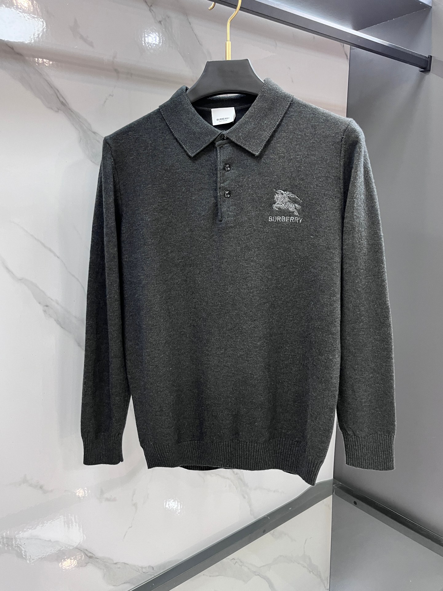 巴宝莉 2025新款毛衣，胸前logo设计！贸易公司渠道稀出，同步官网发售！秋冬系列经典计！此款毛衣甄选