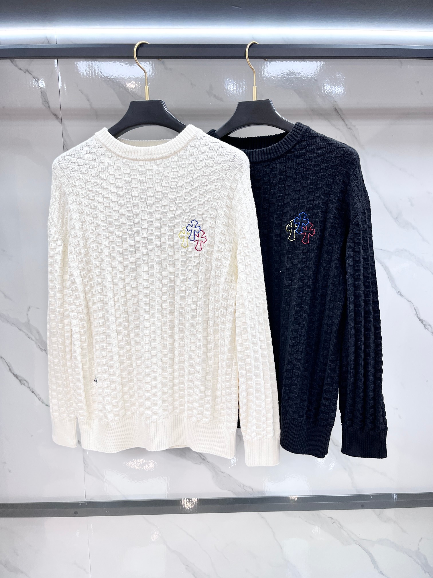 克罗心 秋冬新品圆领针织衫毛衣，设计独家呈现！超级流畅线条感极符合美学基调的一款毛衣，最基础的款式以极简