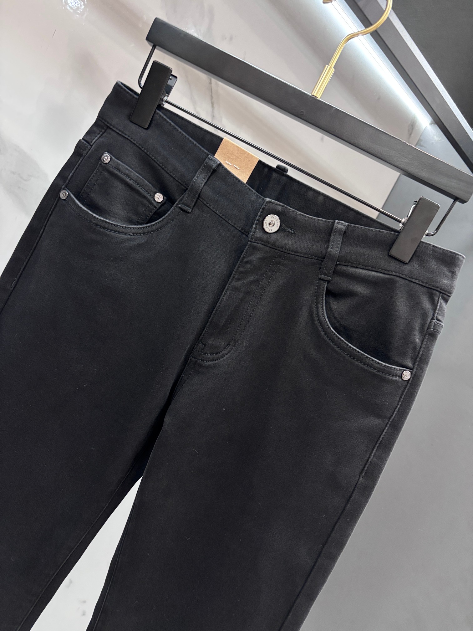 lP🆕 🔥高端定制、2025早秋最新款牛仔裤 柜台同步发售 原版定制 客供五金辅料 原单品质 进口固色牛