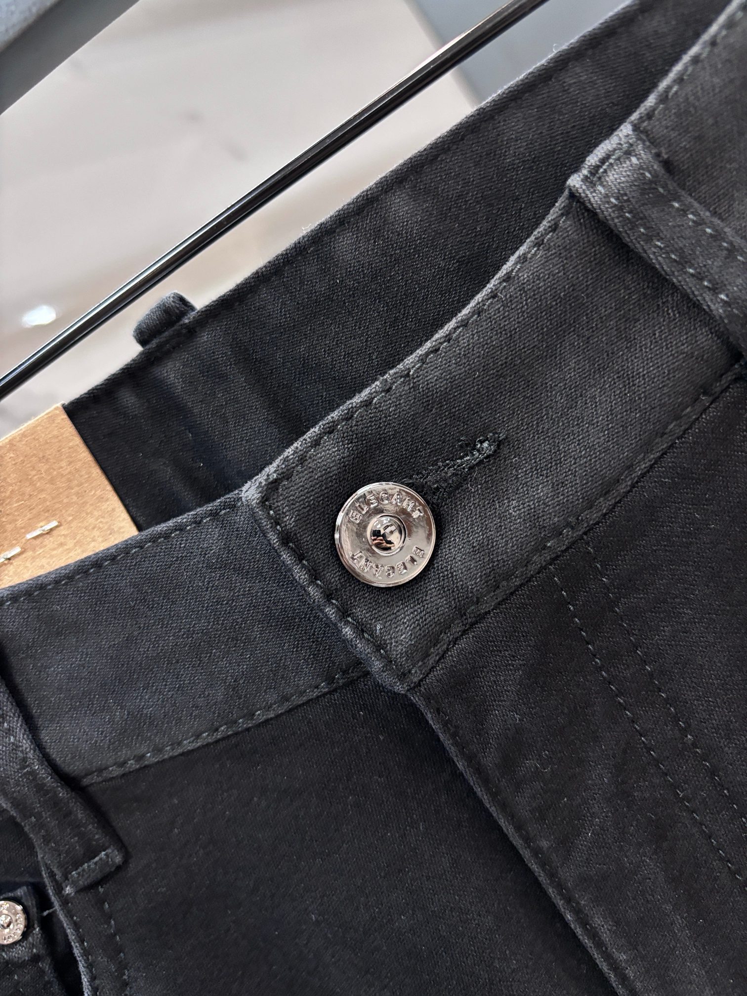 lP🆕 🔥高端定制、2025早秋最新款牛仔裤 柜台同步发售 原版定制 客供五金辅料 原单品质 进口固色牛