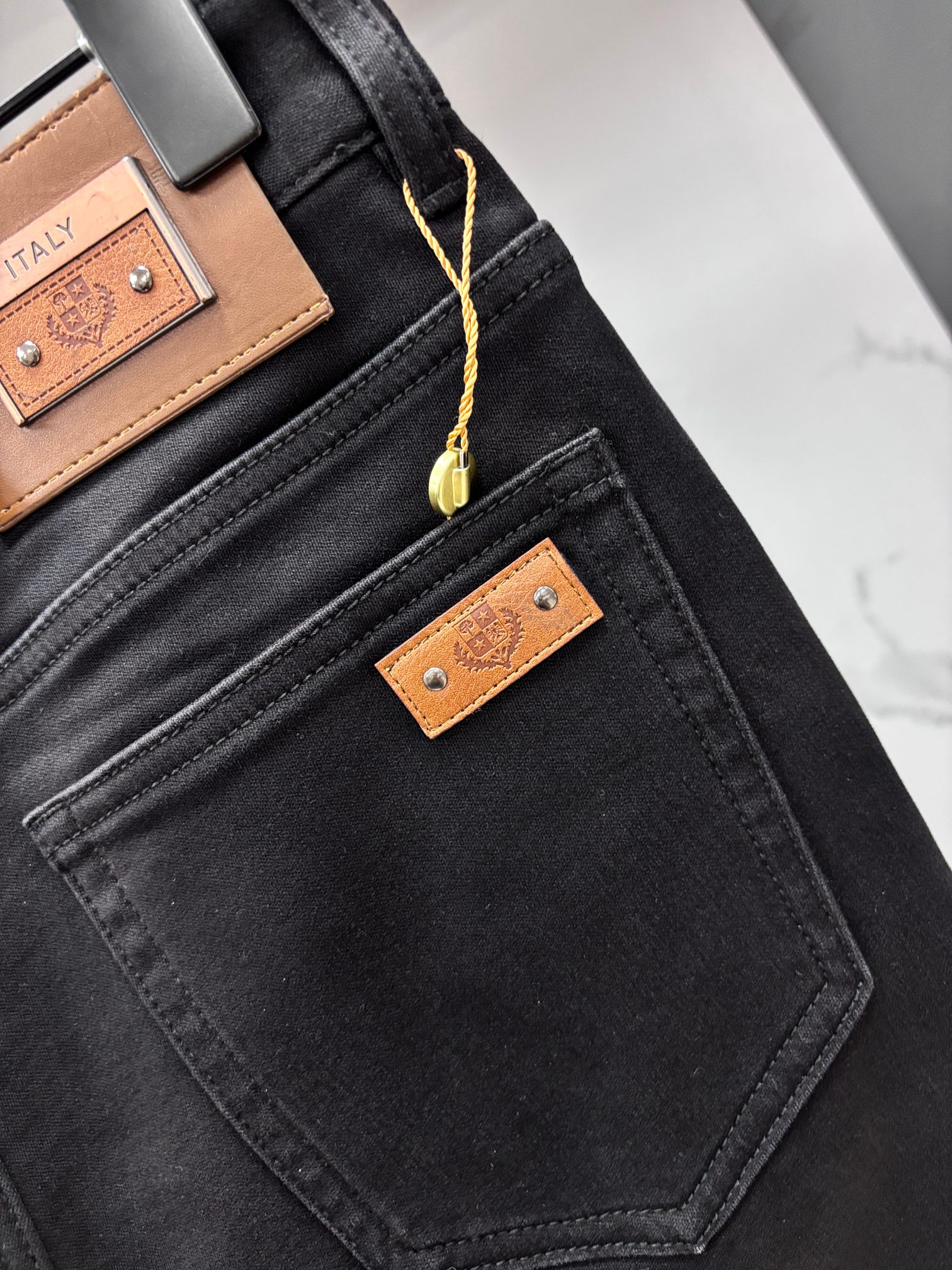 lP🆕 🔥高端定制、2025早秋最新款牛仔裤 柜台同步发售 原版定制 客供五金辅料 原单品质 进口固色牛