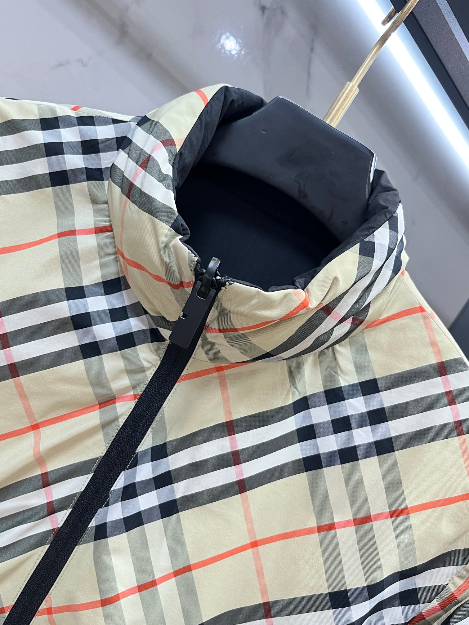 🆕 巴宝莉 秋冬新款双面穿轻薄羽绒，B家全徽章精致刺绣，极为抢眼，彰显独特品味，简约大气的风格适合各种商