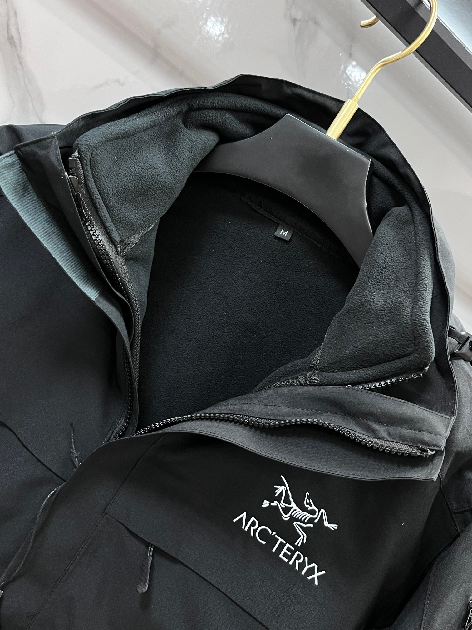 🆕 始祖鸟 🔥今年鸟家王炸款三合一冲锋衣羽绒服了来了！一衣三穿！内胆带logo轻薄户外级羽绒服！外层是天