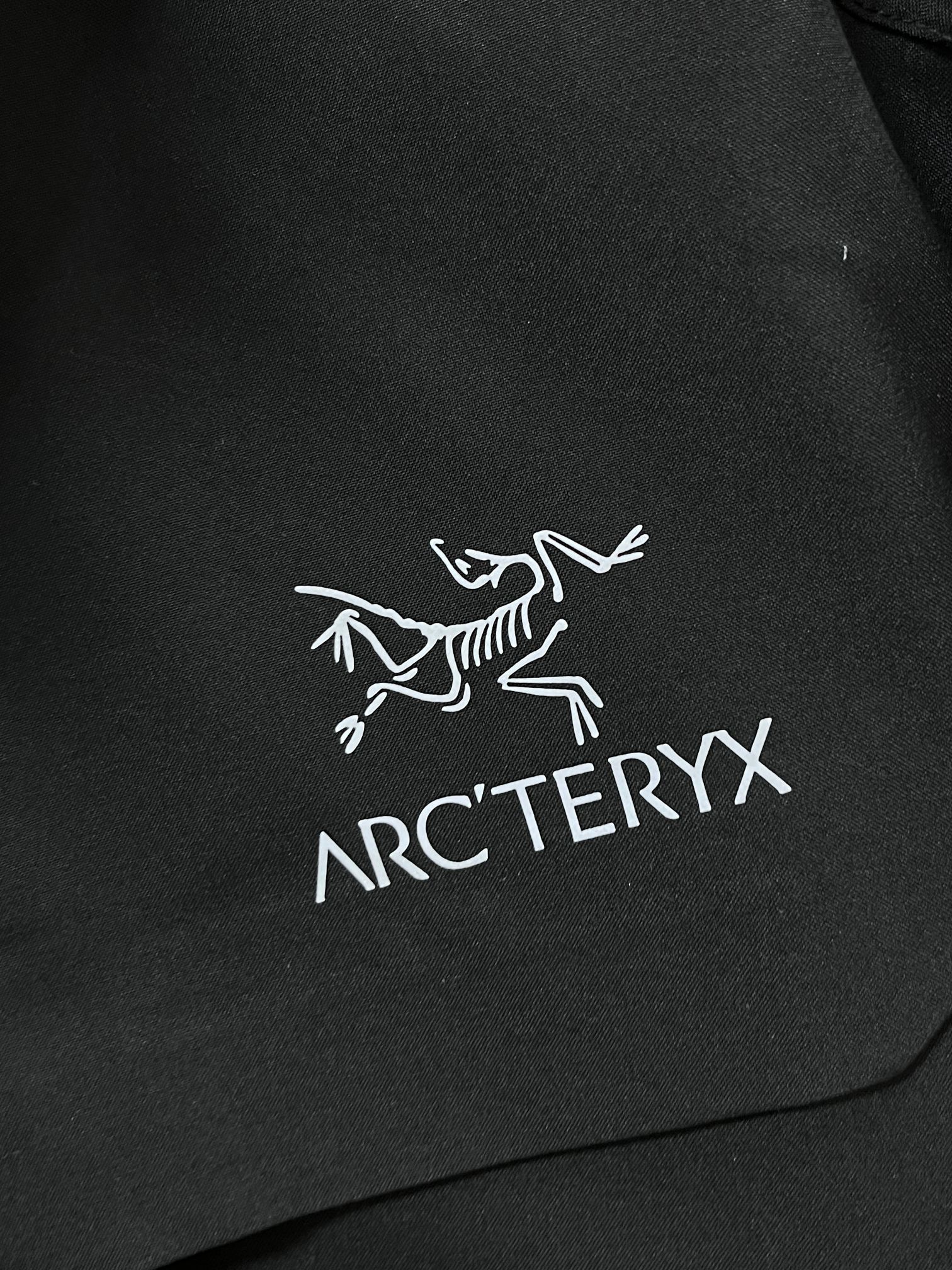 🆕 始祖鸟 🔥今年鸟家王炸款三合一冲锋衣羽绒服了来了！一衣三穿！内胆带logo轻薄户外级羽绒服！外层是天