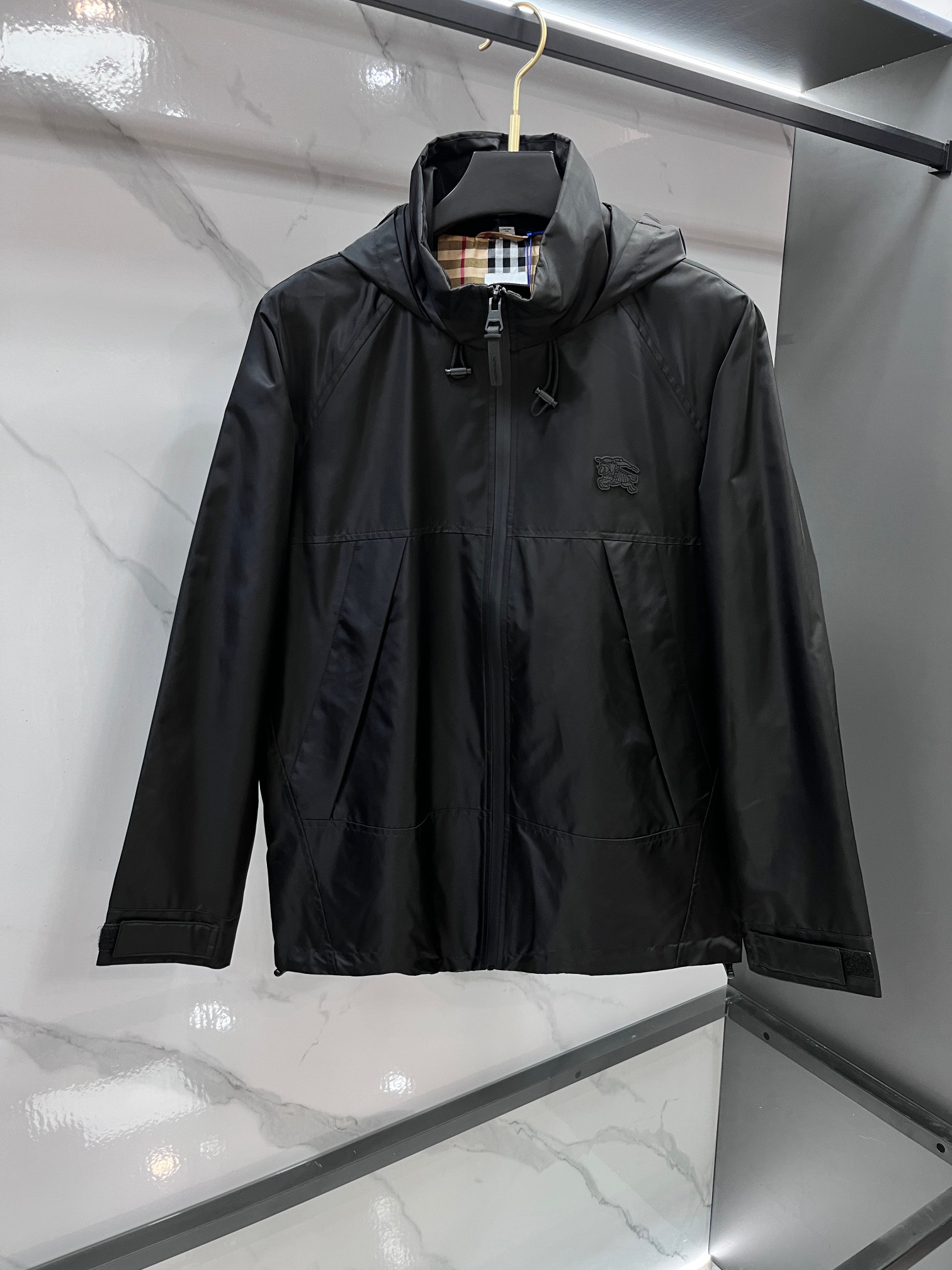 巴宝莉 2025年秋冬新款男士风衣夹克，原单臻品，B家英国传统风格的奢侈品牌，其多层次的产品系列满足了不