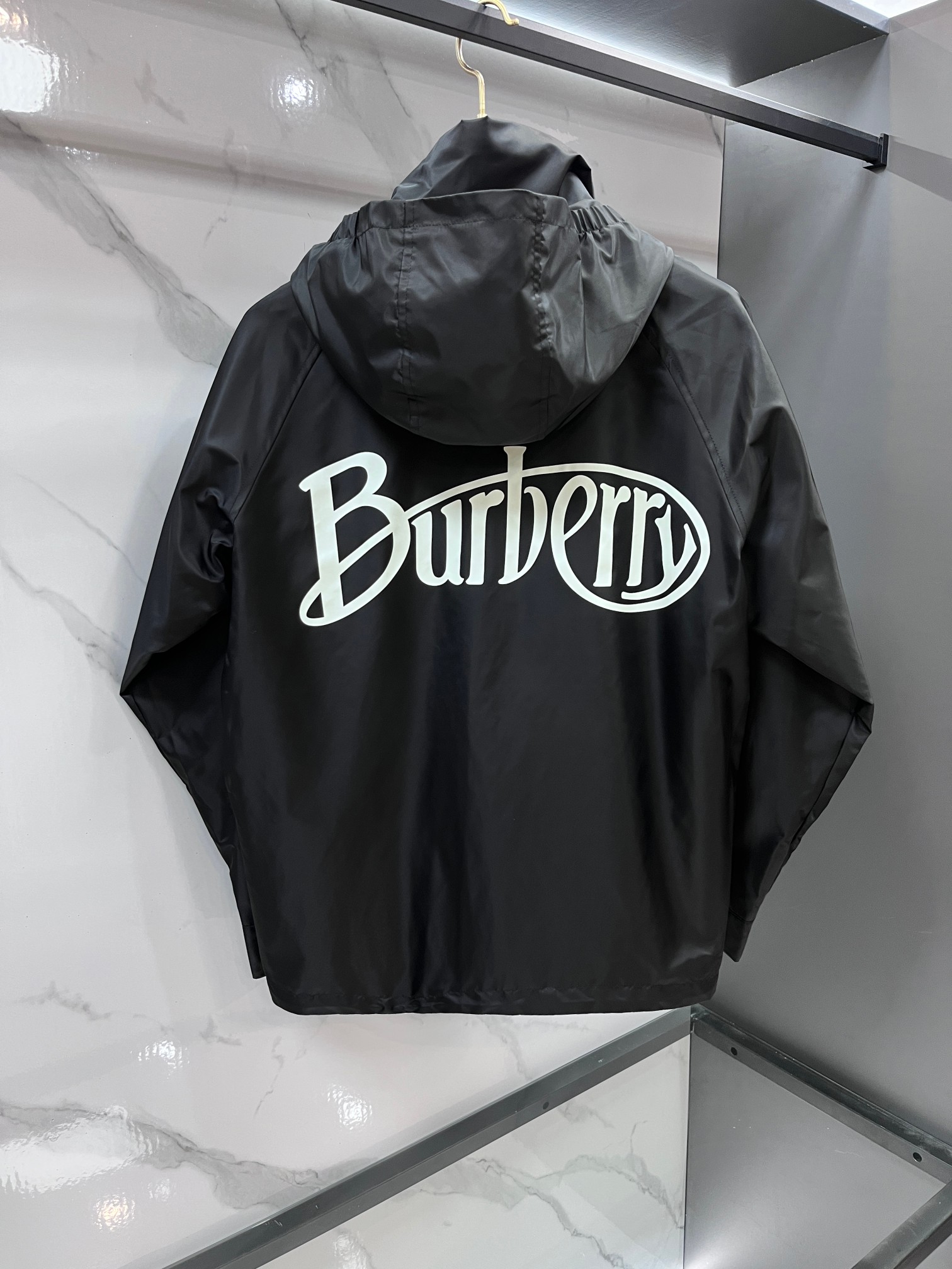 巴宝莉 2025年秋冬新款男士风衣夹克，原单臻品，B家英国传统风格的奢侈品牌，其多层次的产品系列满足了不