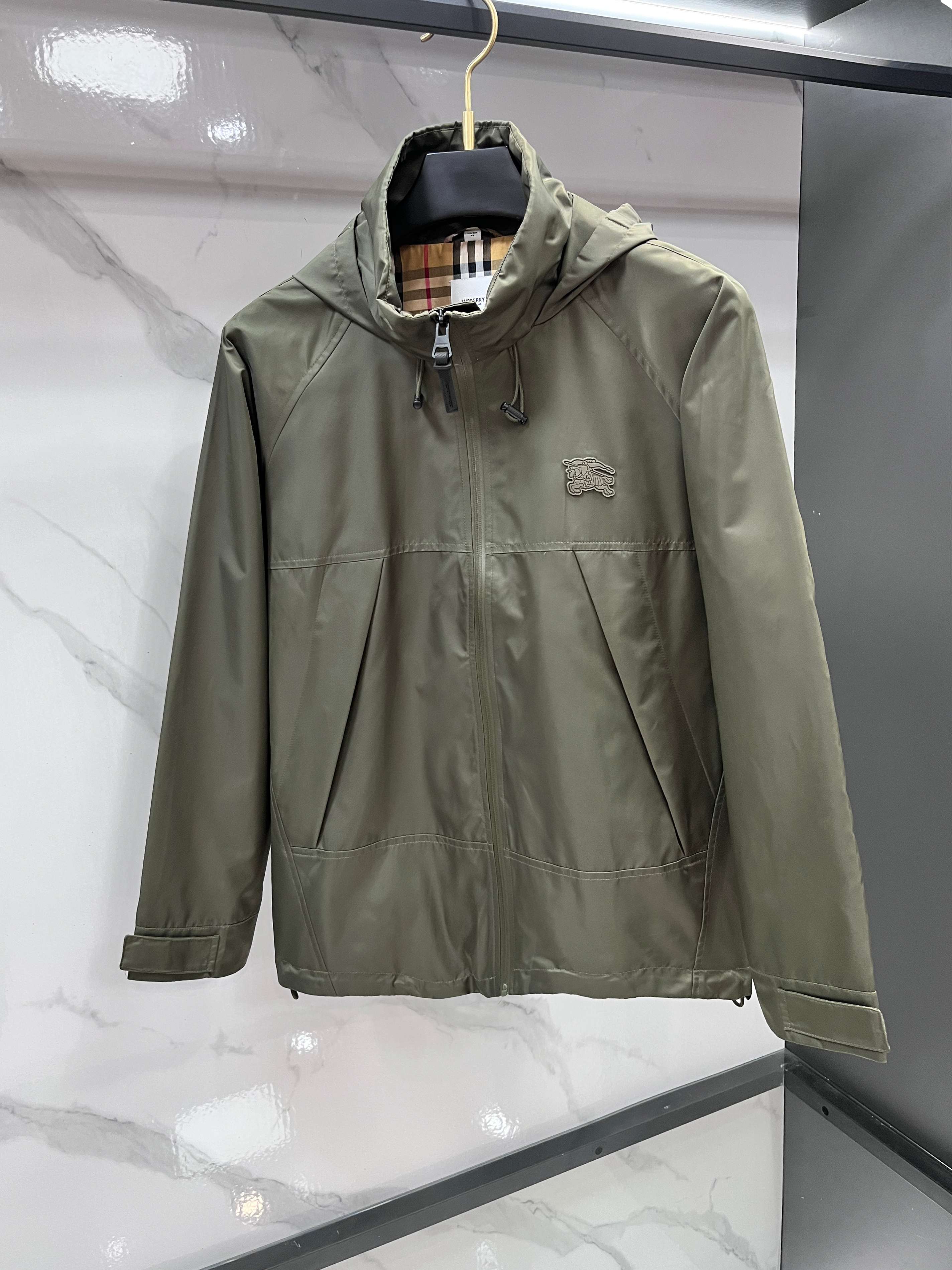 巴宝莉 2025年秋冬新款男士风衣夹克，原单臻品，B家英国传统风格的奢侈品牌，其多层次的产品系列满足了不