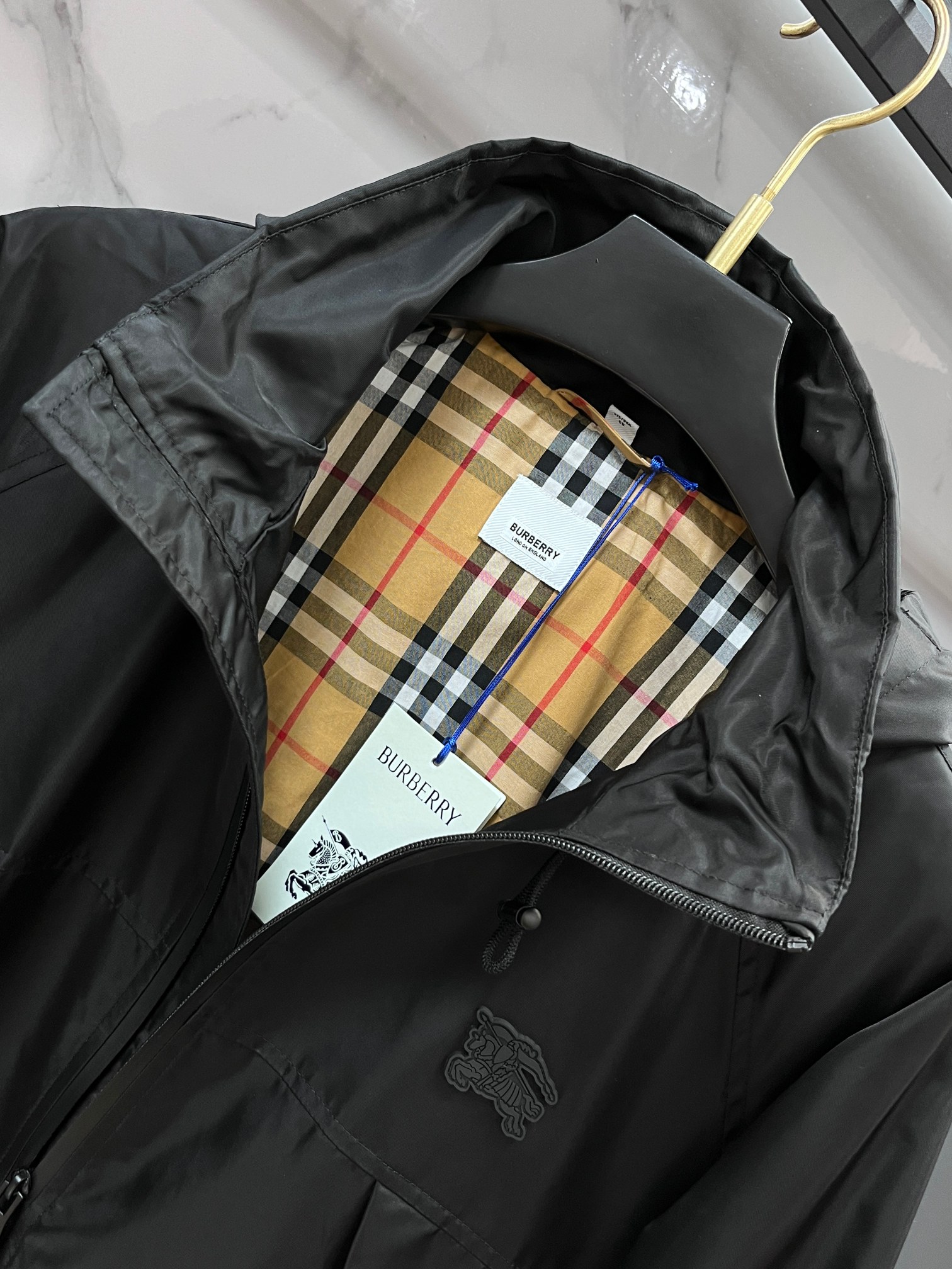 巴宝莉 2025年秋冬新款男士风衣夹克，原单臻品，B家英国传统风格的奢侈品牌，其多层次的产品系列满足了不