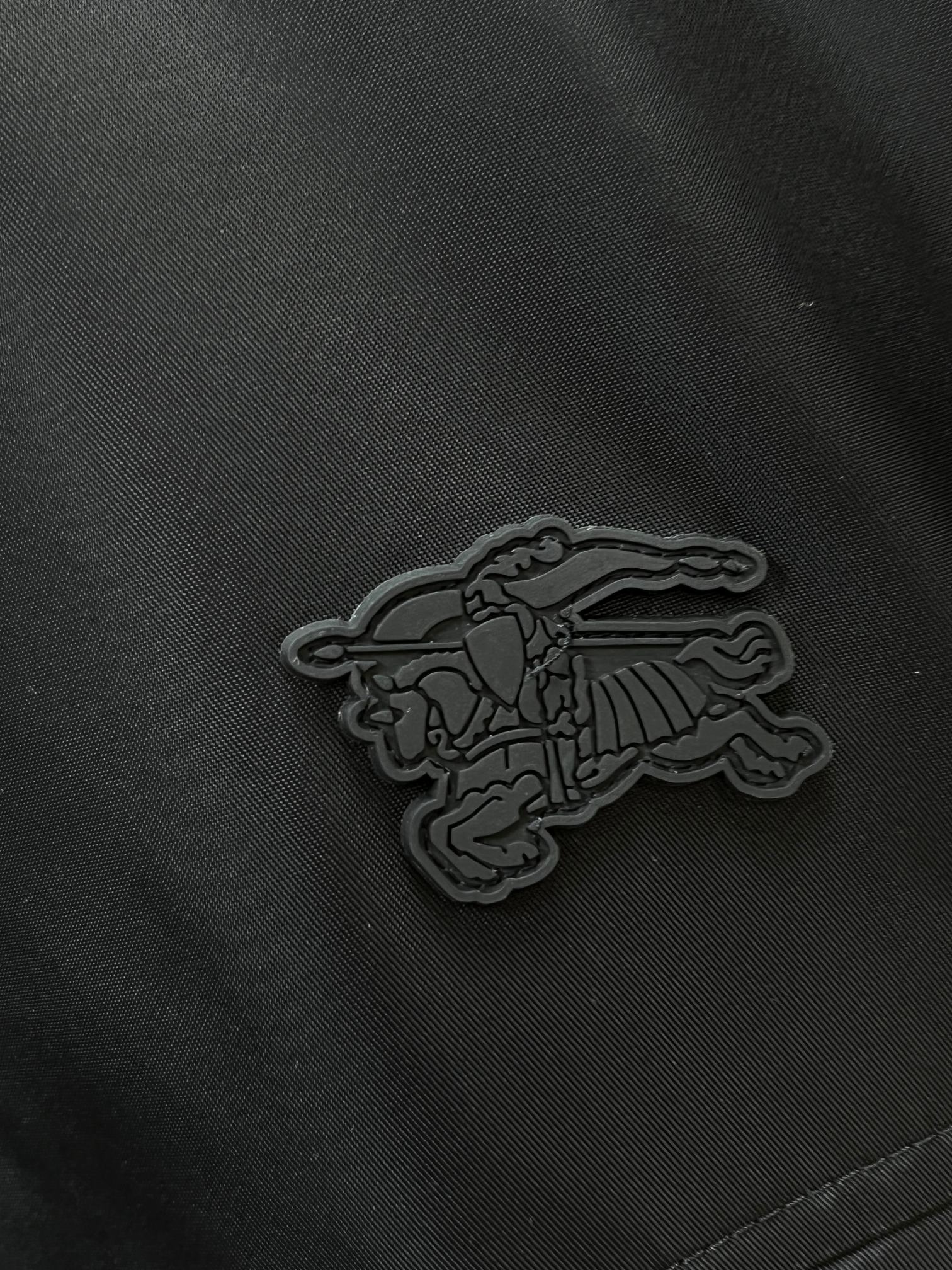 巴宝莉 2025年秋冬新款男士风衣夹克，原单臻品，B家英国传统风格的奢侈品牌，其多层次的产品系列满足了不