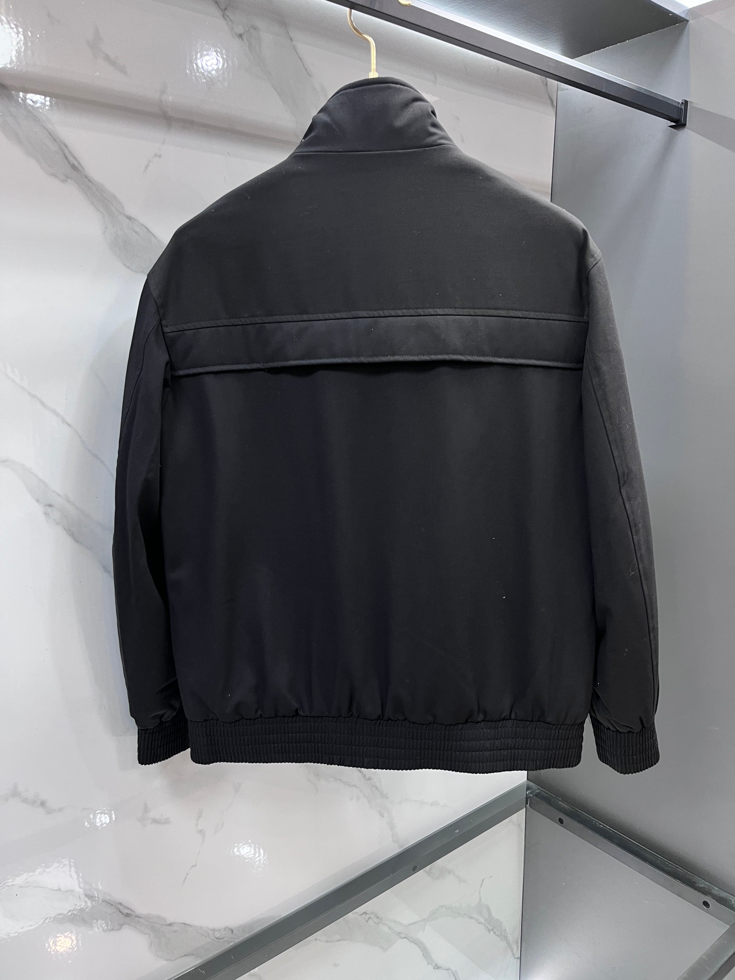 🆕 lP🆕 爆款羽绒服 2025新款羽绒服秀场新品 品相非常完美，专柜高科技防水面料，内里90%白鹅绒填