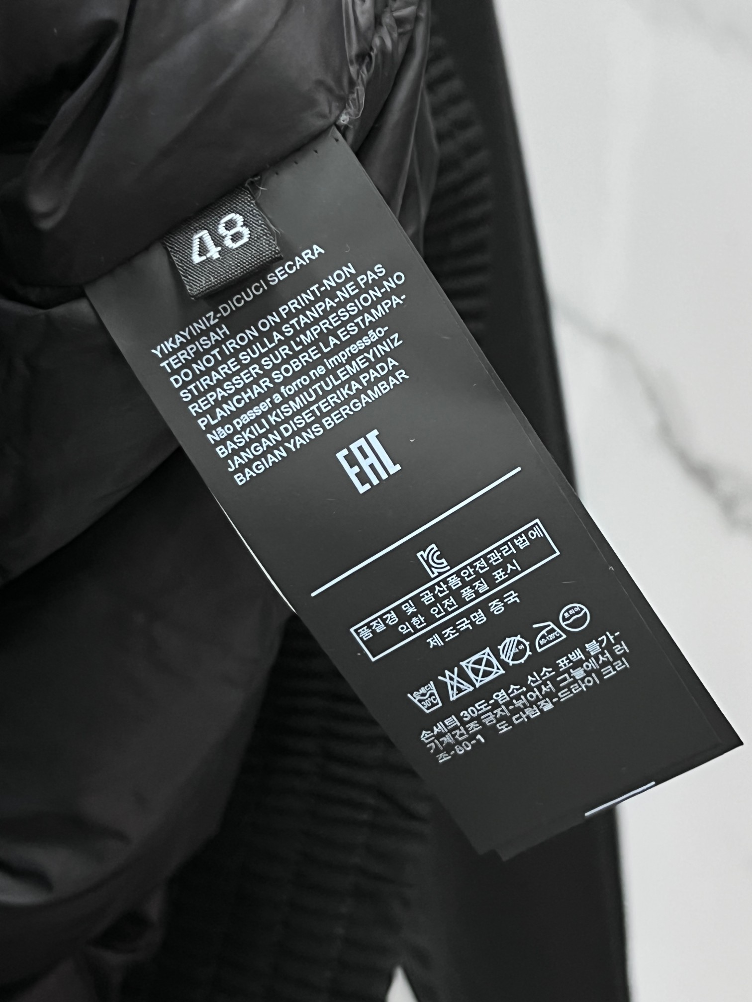 🆕 lP🆕 爆款羽绒服 2025新款羽绒服秀场新品 品相非常完美，专柜高科技防水面料，内里90%白鹅绒填