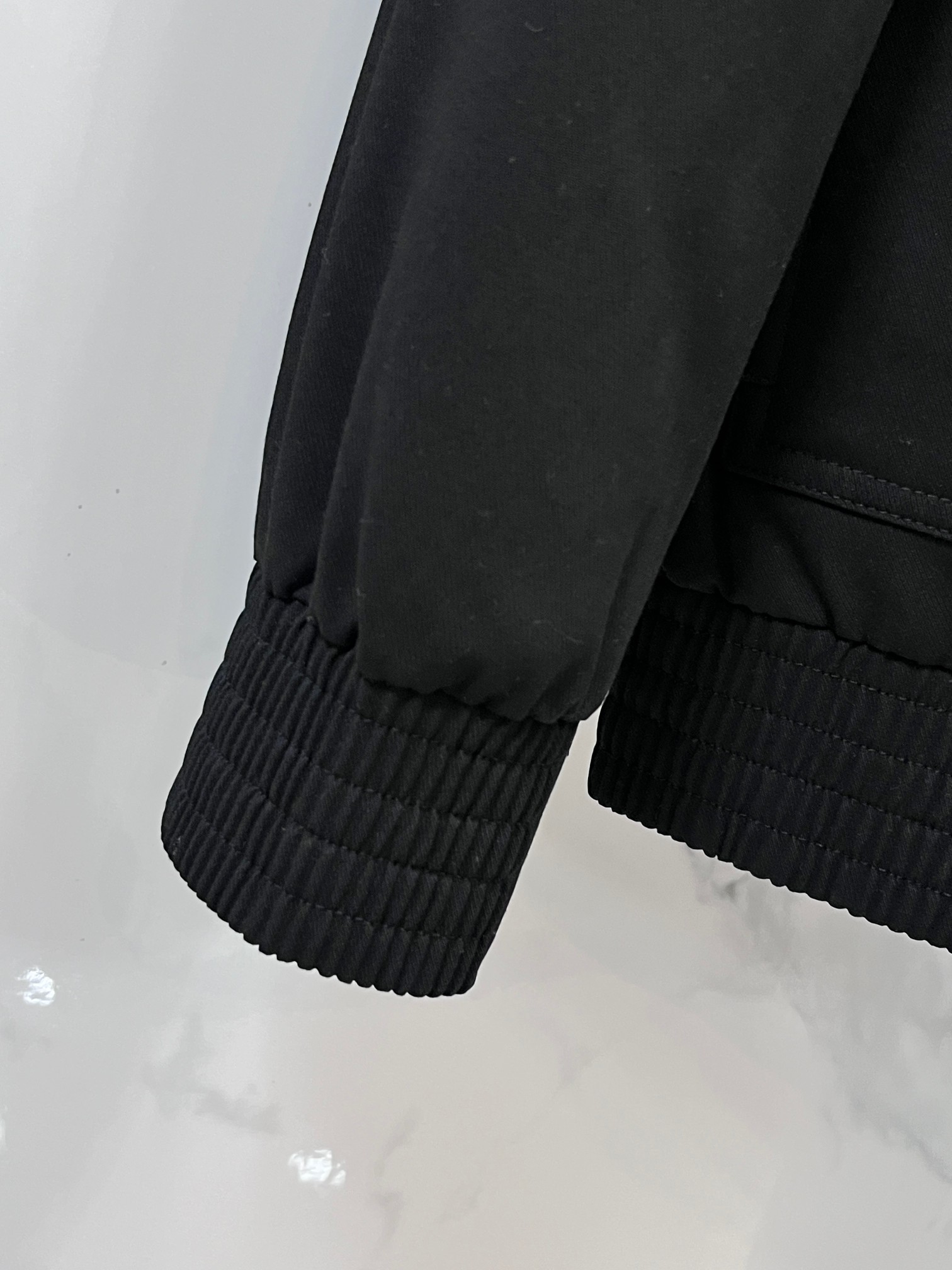 🆕 lP🆕 爆款羽绒服 2025新款羽绒服秀场新品 品相非常完美，专柜高科技防水面料，内里90%白鹅绒填