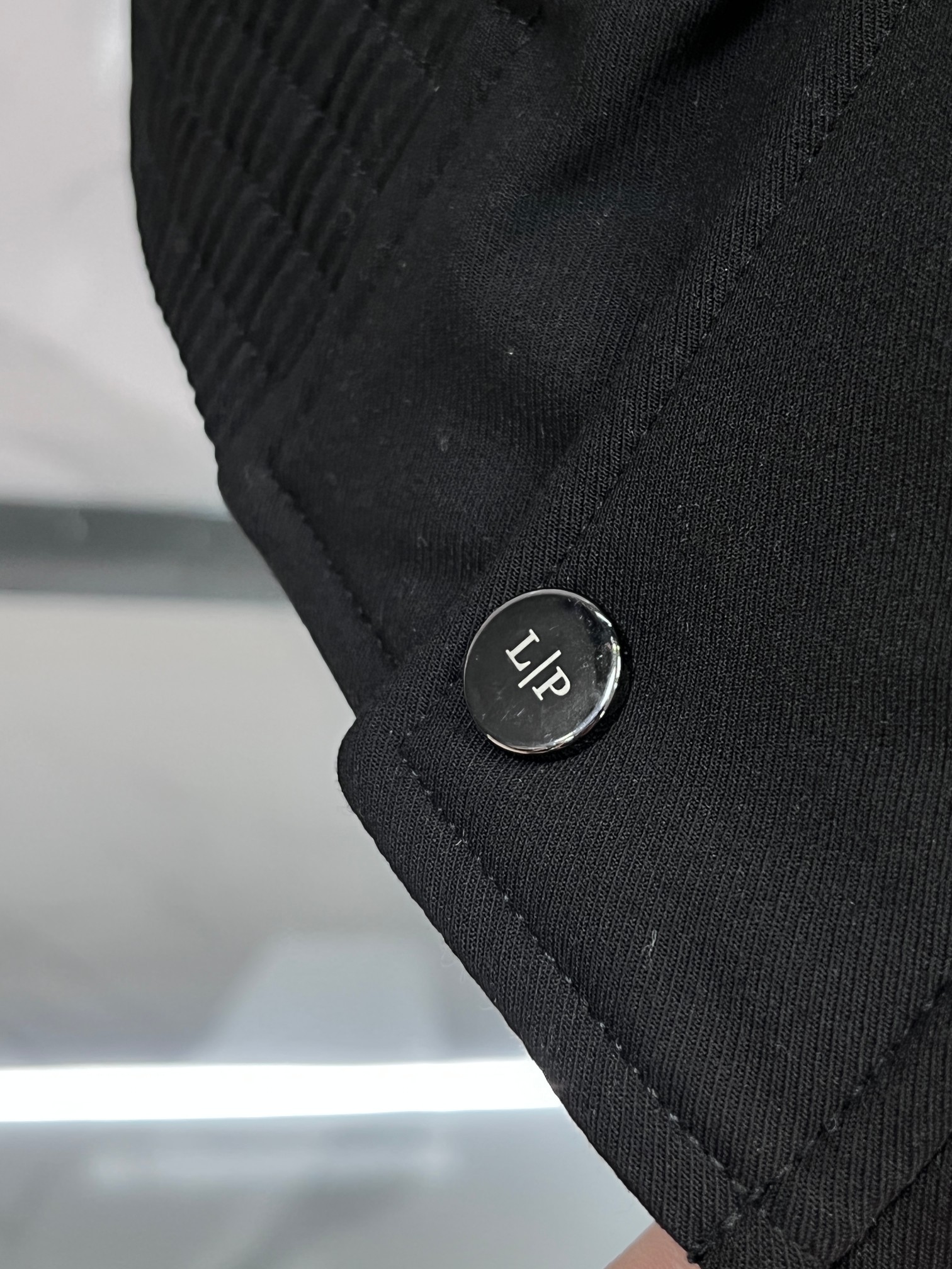 🆕 lP🆕 爆款羽绒服 2025新款羽绒服秀场新品 品相非常完美，专柜高科技防水面料，内里90%白鹅绒填