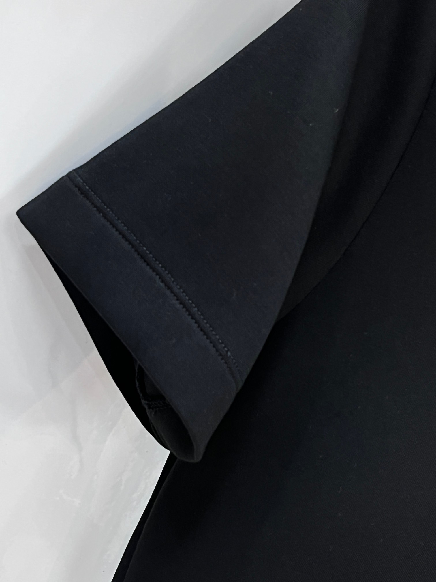 巴宝莉 2026秋冬圆领短袖！元素性的Logo徽章凸显休闲时尚魅力，依然独领时尚风骚.内搭好伴侣...客