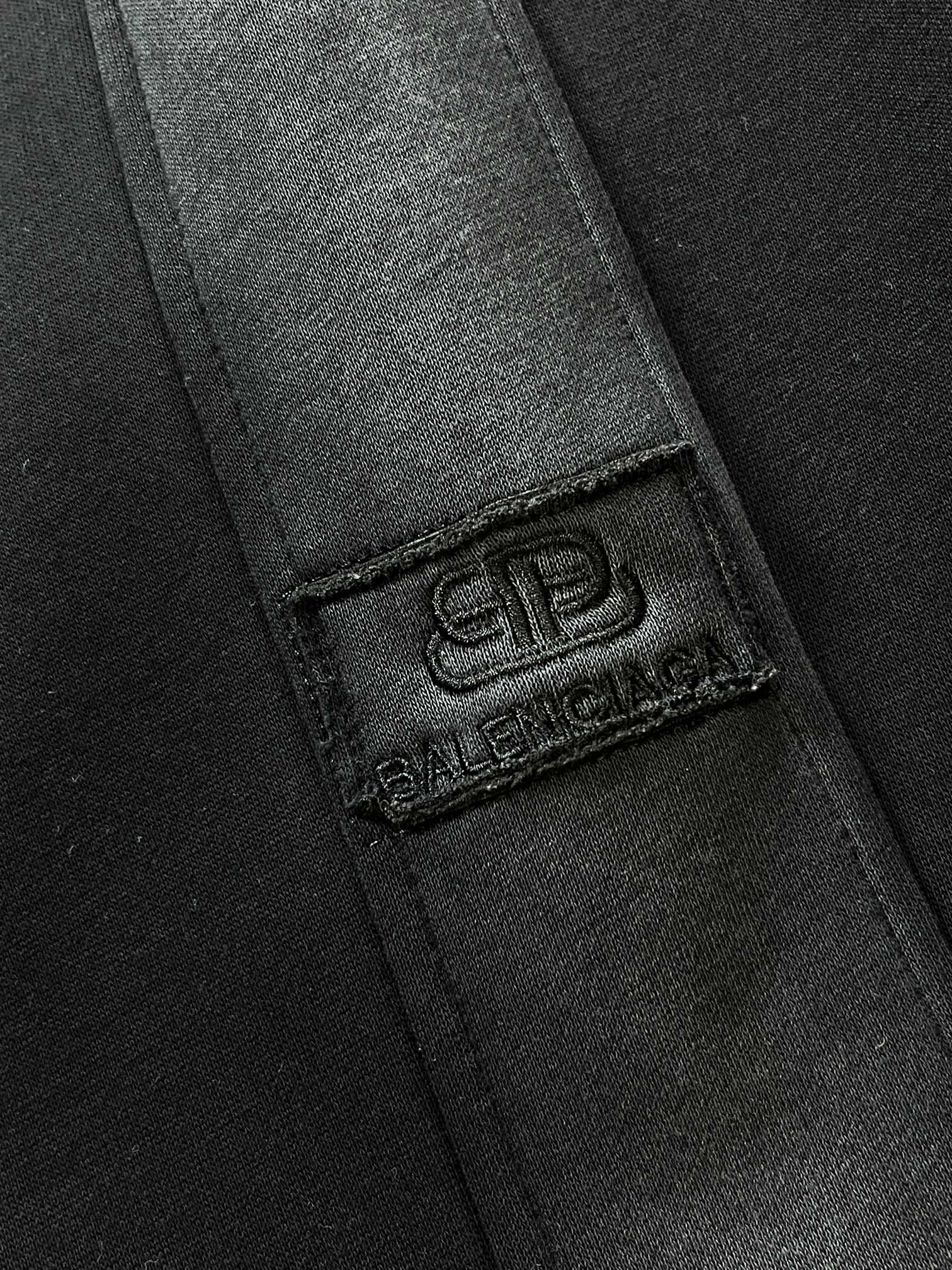 巴黎世家 2026秋冬新款休闲裤，高端版本，定制面料 透气舒适度高，细节无可挑剔，品牌元素设计理念，体现