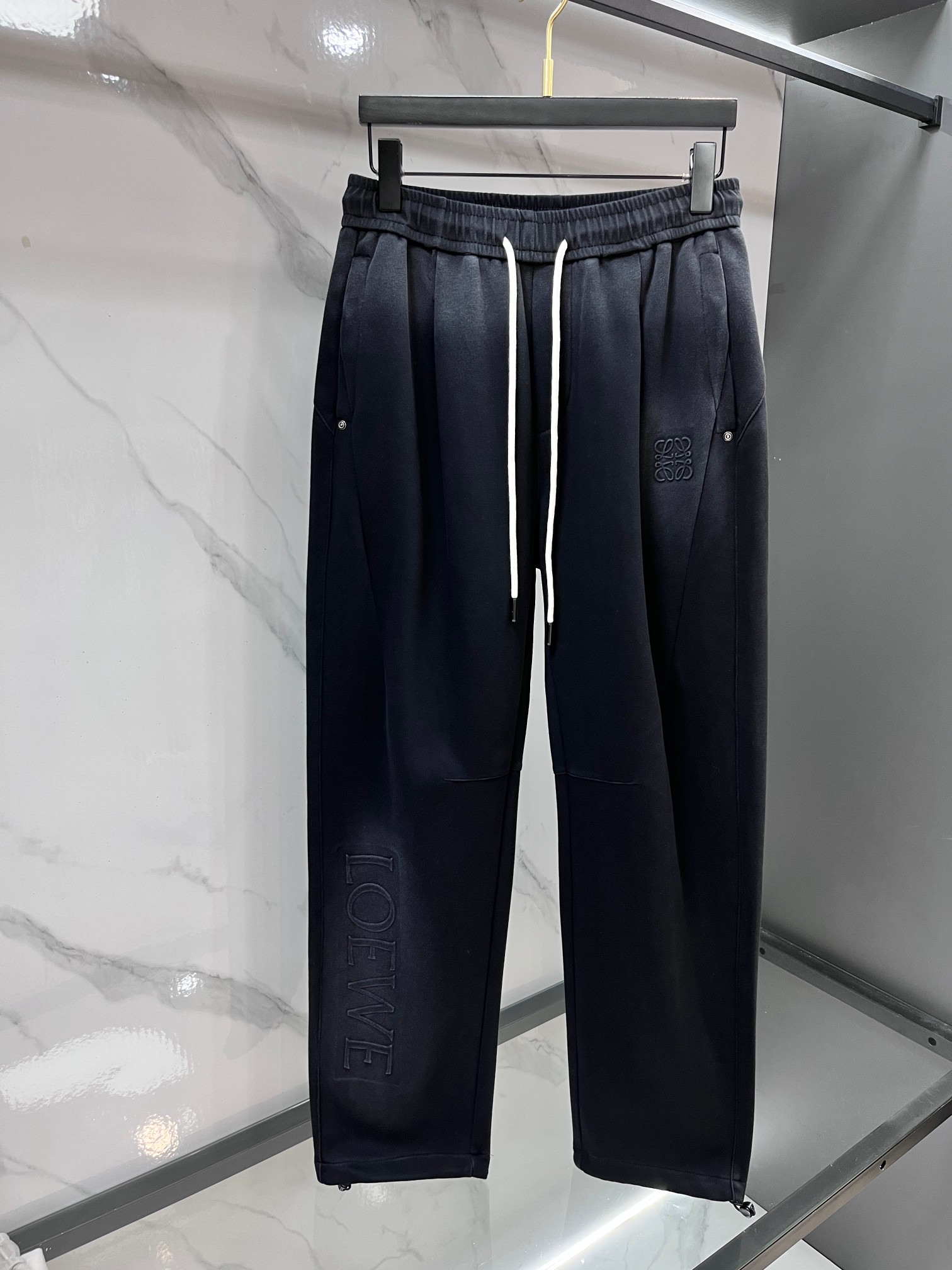 罗意威 2026秋冬新款休闲裤，高端版本，定制面料 透气舒适度高，细节无可挑剔，品牌元素设计理念，体现高