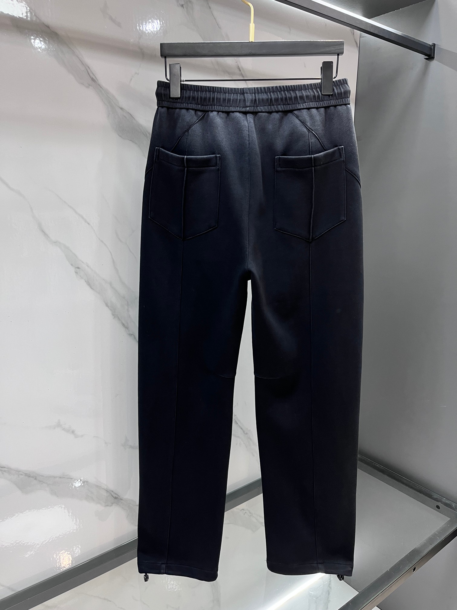 罗意威 2026秋冬新款休闲裤，高端版本，定制面料 透气舒适度高，细节无可挑剔，品牌元素设计理念，体现高