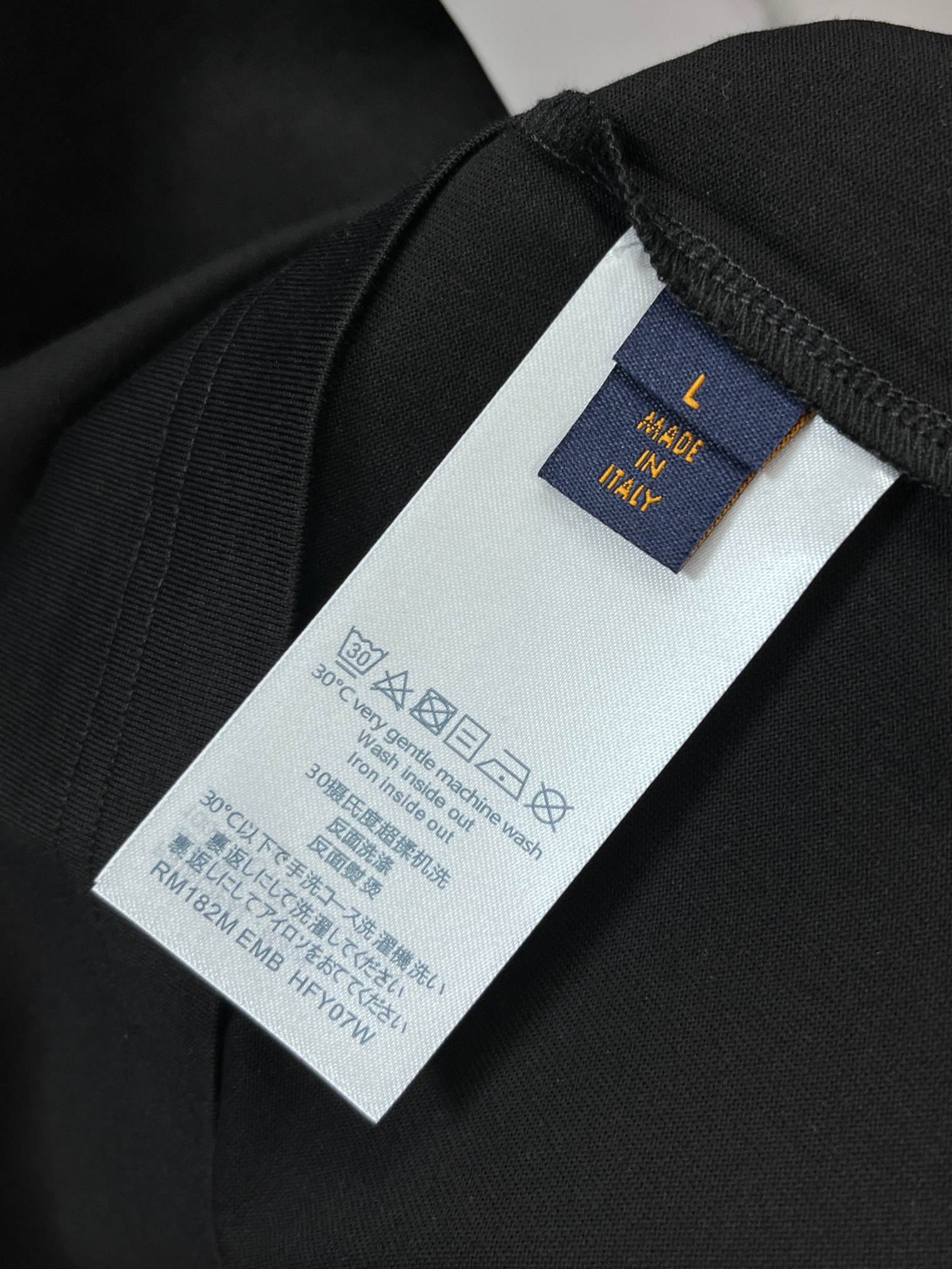 Lv 春夏新款首发最新款短袖圆领T恤 高端订制 设计前卫时尚！品牌logo重工艺印花设计 .穿着舒适.级