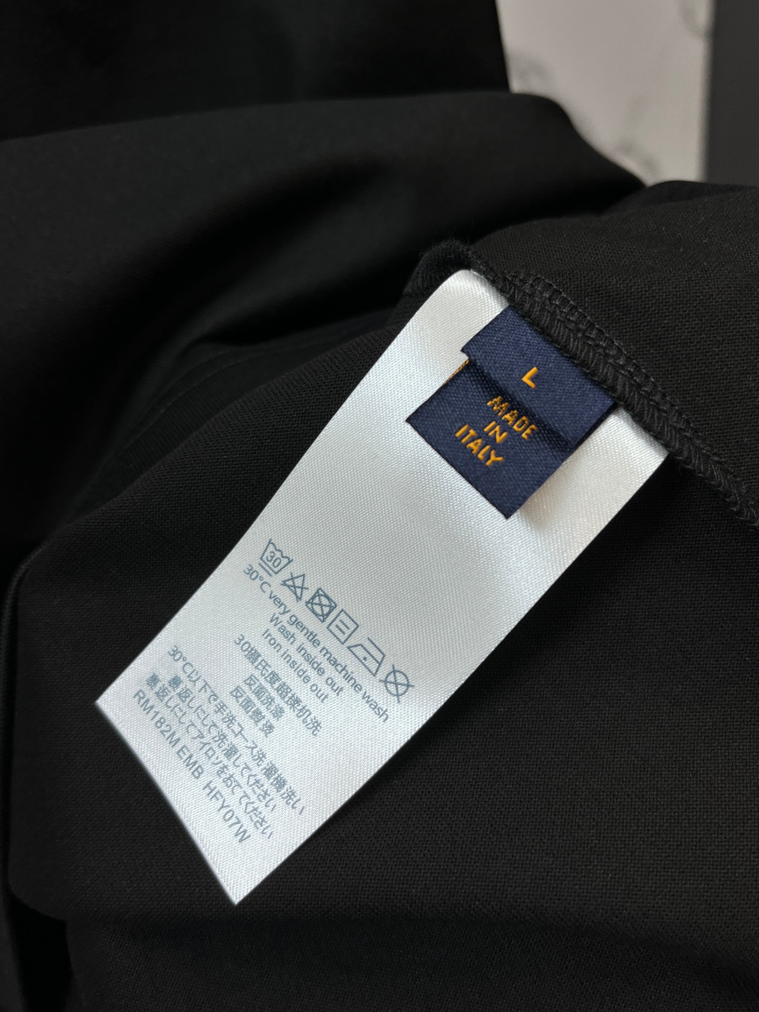 Lv 春夏新款首发最新款短袖圆领T恤 高端订制 设计前卫时尚！品牌logo重工艺印花设计 .穿着舒适.级