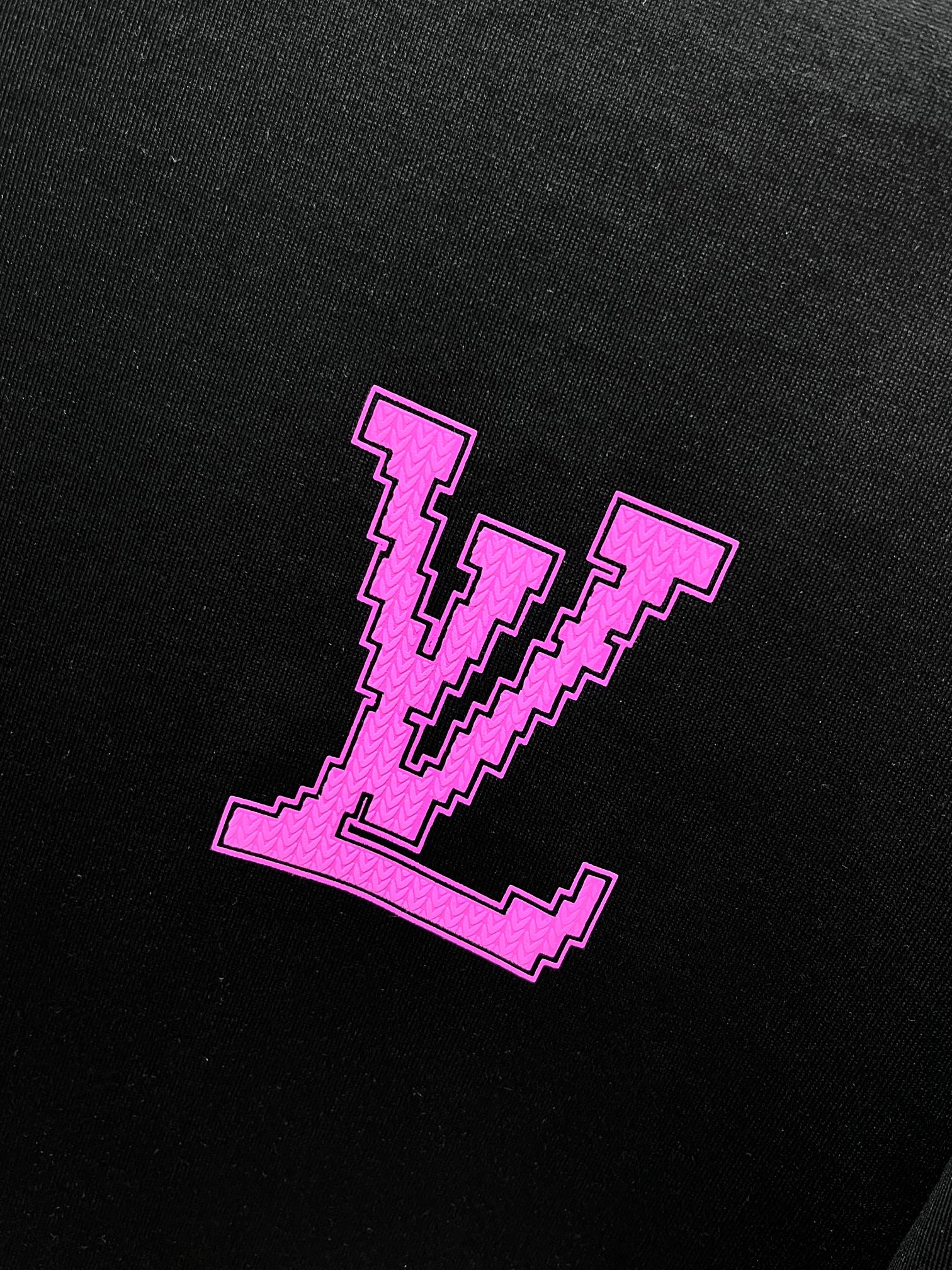 Lv 春夏新款首发最新款短袖圆领T恤 高端订制 设计前卫时尚！品牌logo重工艺印花设计 .穿着舒适.级