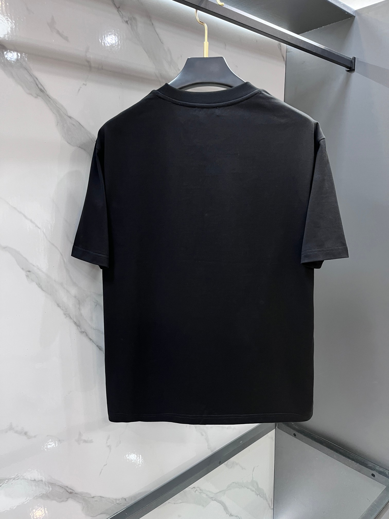 巴宝莉 春夏新款首发最新款短袖圆领T恤 高端订制 设计前卫时尚！品牌logo重工艺印花设计 .穿着舒适.