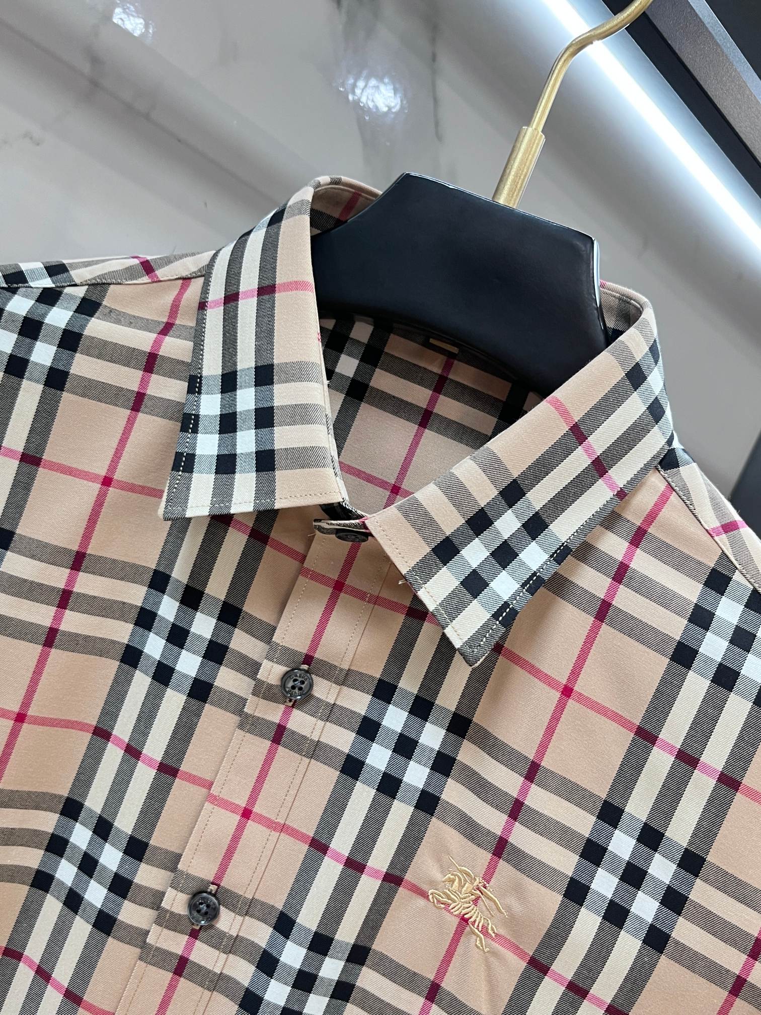 巴宝莉 官网1:1原单品质25ss新款秋冬格子对位衬衫原版3,200购入开发，面料采用100%锦纶定织格
