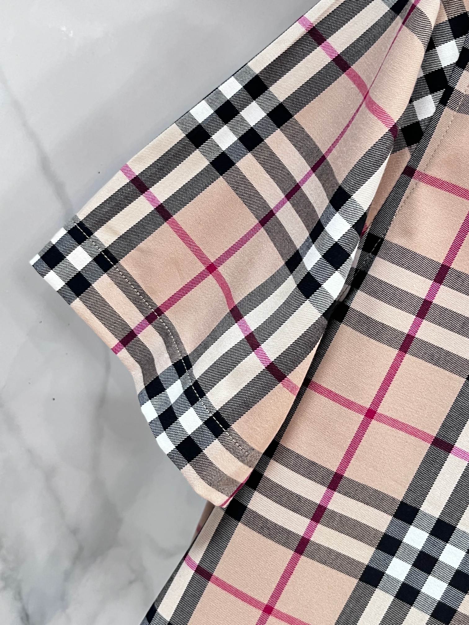 巴宝莉 官网1:1原单品质25ss新款秋冬格子对位衬衫原版3,200购入开发，面料采用100%锦纶定织格