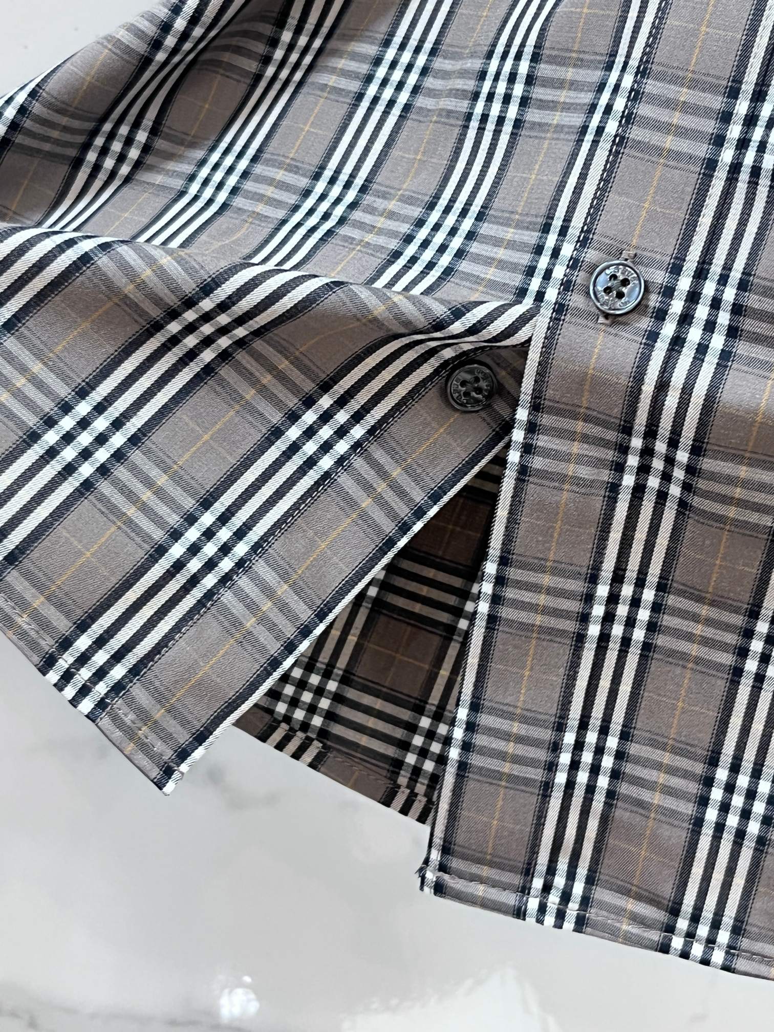 巴宝莉 官网1:1原单品质25ss新款秋冬格子对位衬衫原版3,200购入开发，面料采用100%锦纶定织格