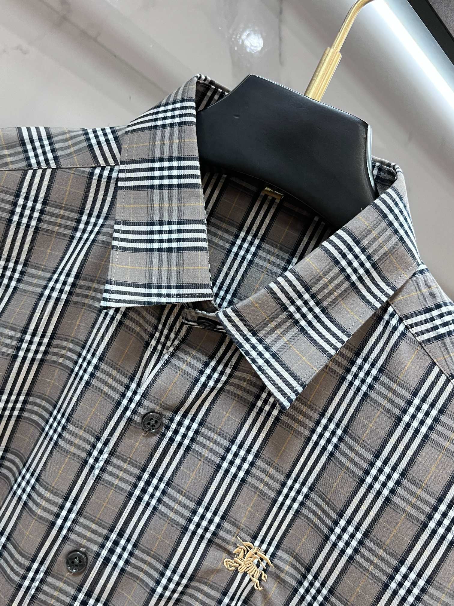 巴宝莉 官网1:1原单品质25ss新款秋冬格子对位衬衫原版3,200购入开发，面料采用100%锦纶定织格