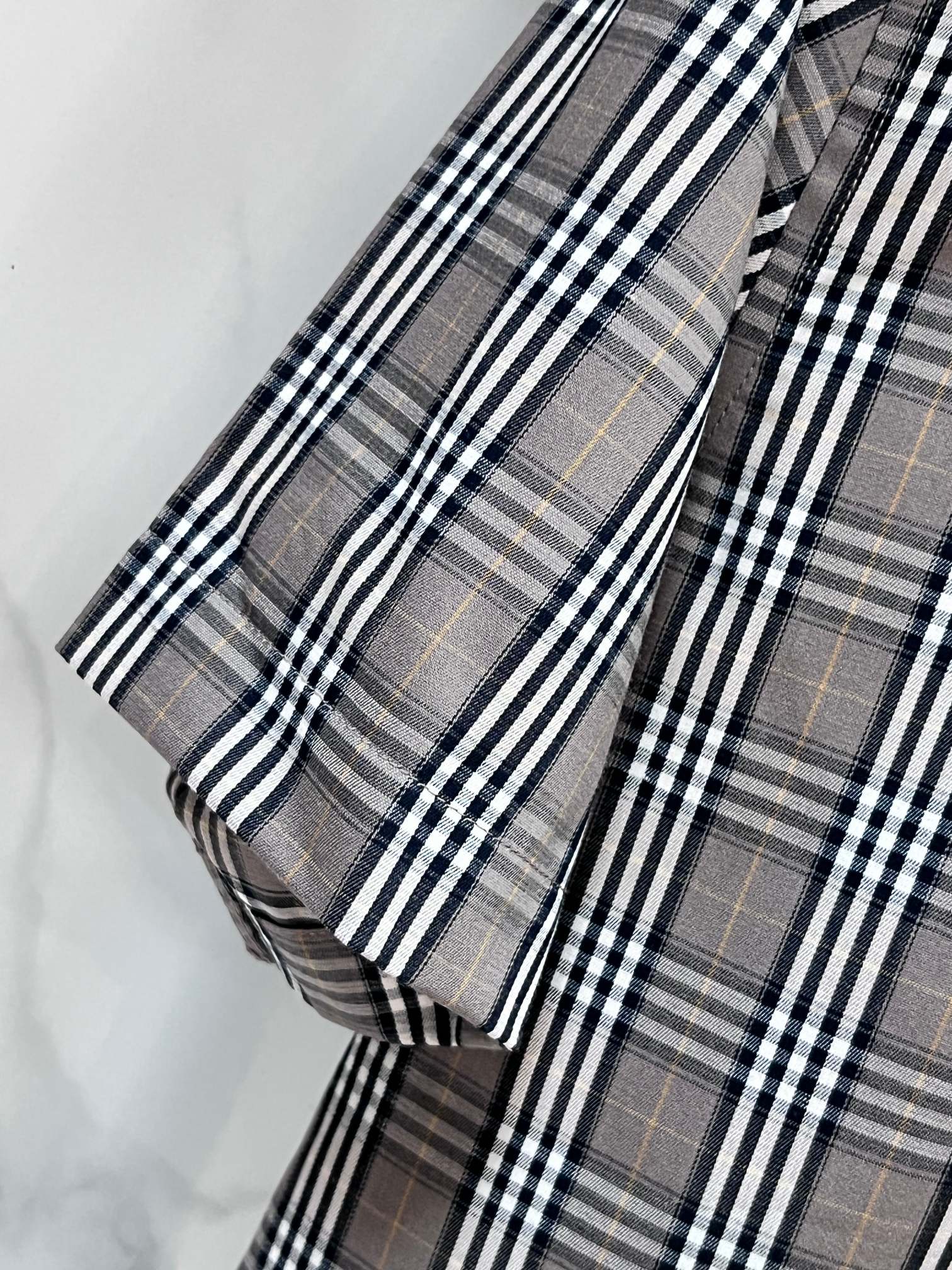 巴宝莉 官网1:1原单品质25ss新款秋冬格子对位衬衫原版3,200购入开发，面料采用100%锦纶定织格