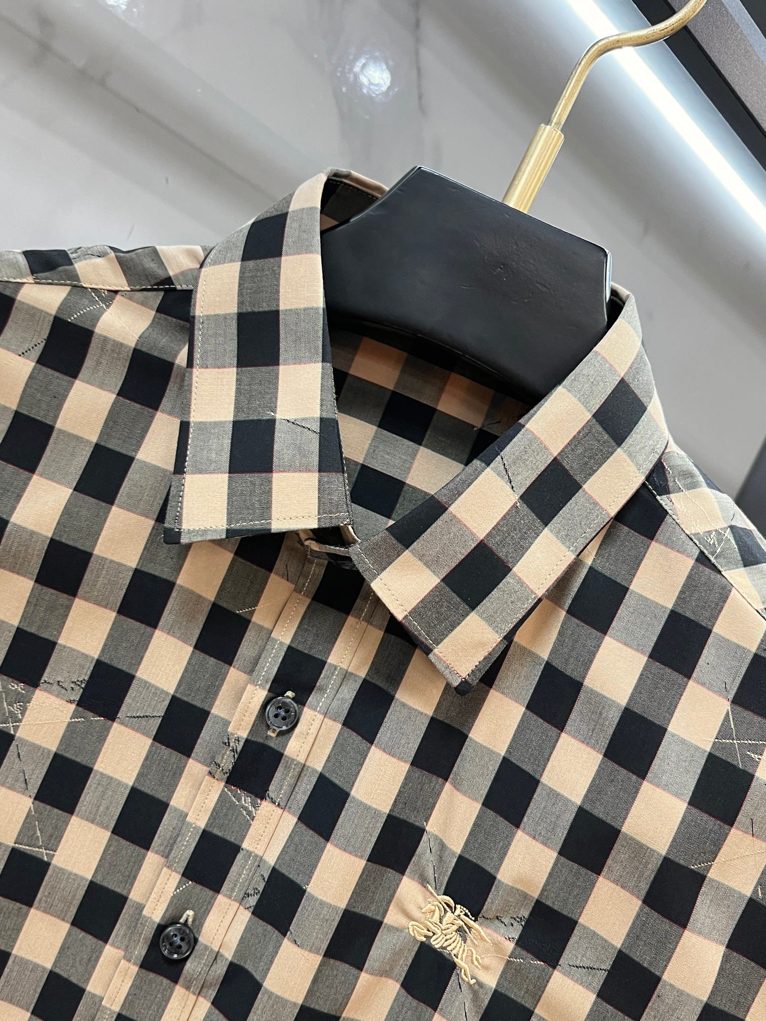 巴宝莉 官网1:1原单品质25ss新款秋冬格子对位衬衫原版3,200购入开发，面料采用100%锦纶定织格