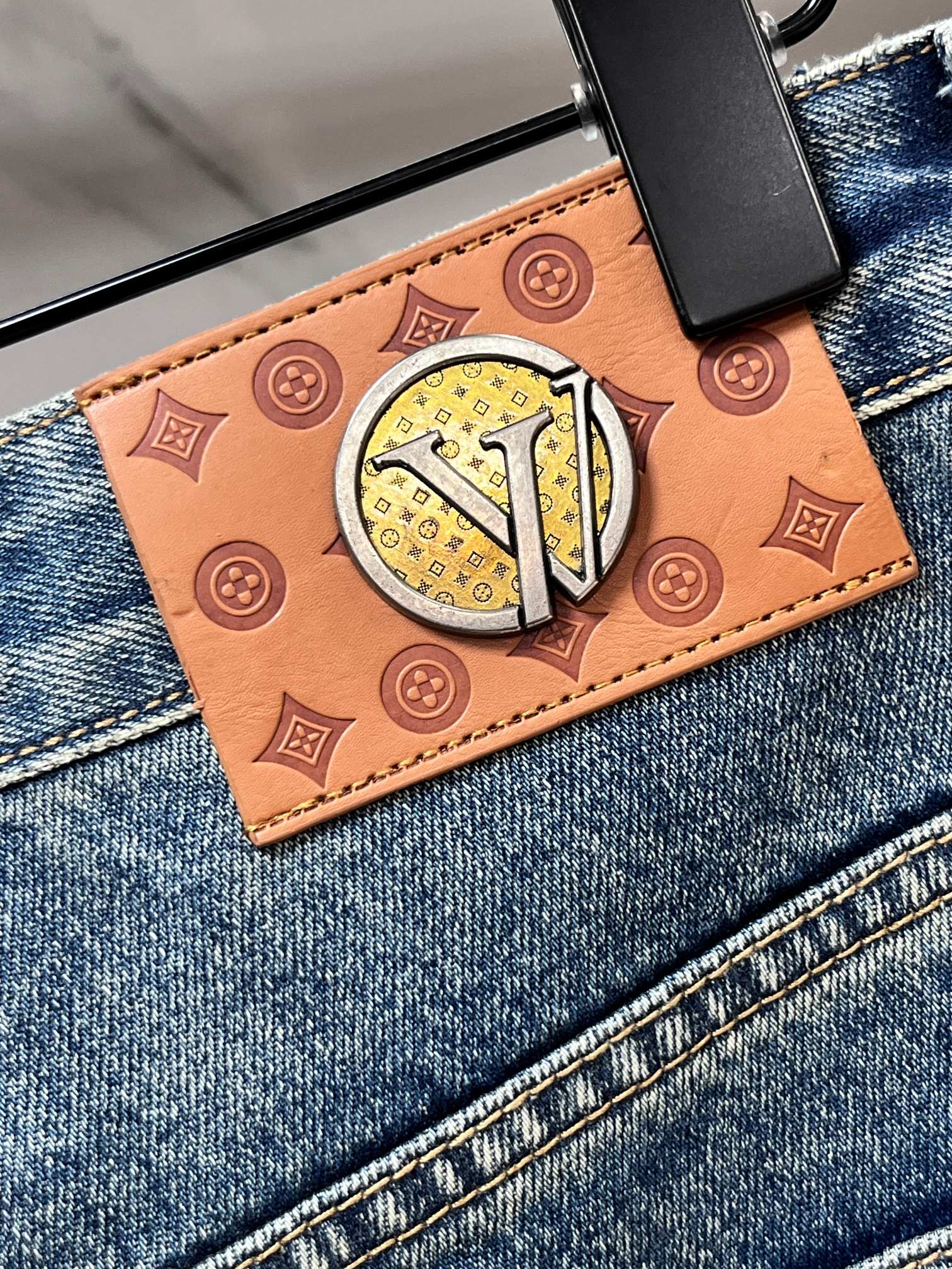 Lv 🔥高端定制、2026早秋最新款牛仔裤 柜台同步发售 原版定制 客供五金辅料 原单品质 进口固色牛仔