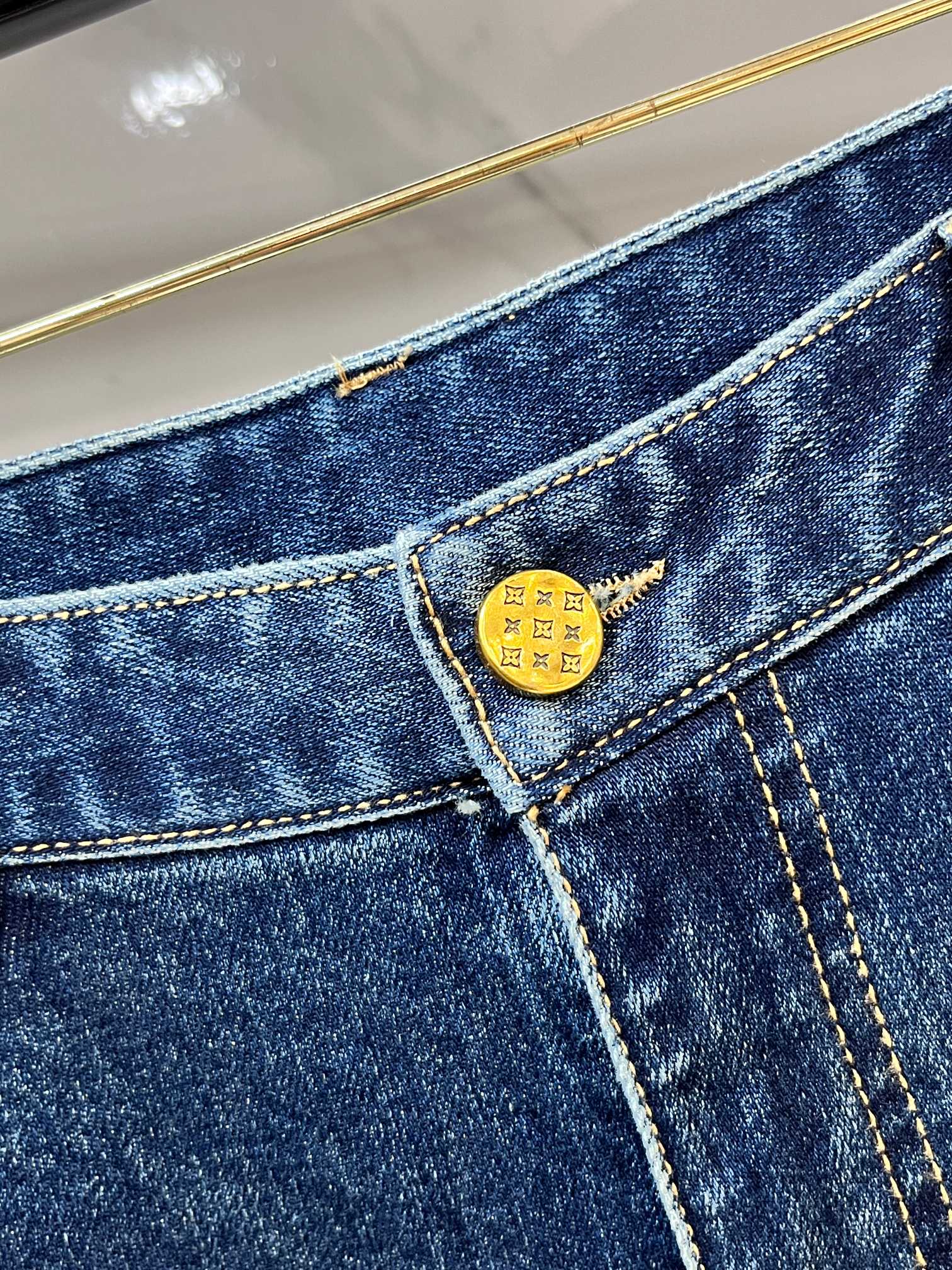 Lv 🔥高端定制、2026早秋最新款牛仔裤 柜台同步发售 原版定制 客供五金辅料 原单品质 进口固色牛仔