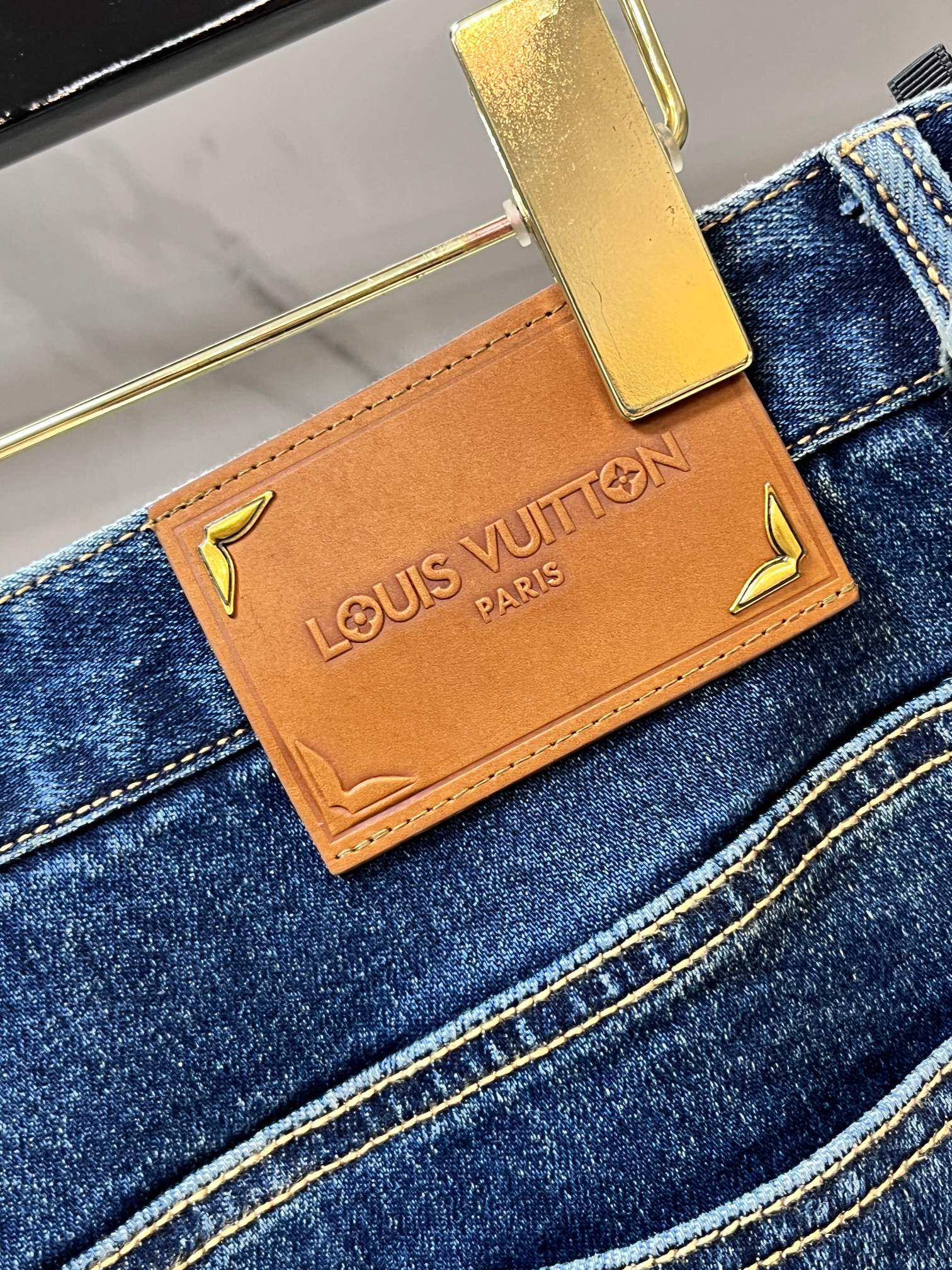 Lv 🔥高端定制、2026早秋最新款牛仔裤 柜台同步发售 原版定制 客供五金辅料 原单品质 进口固色牛仔