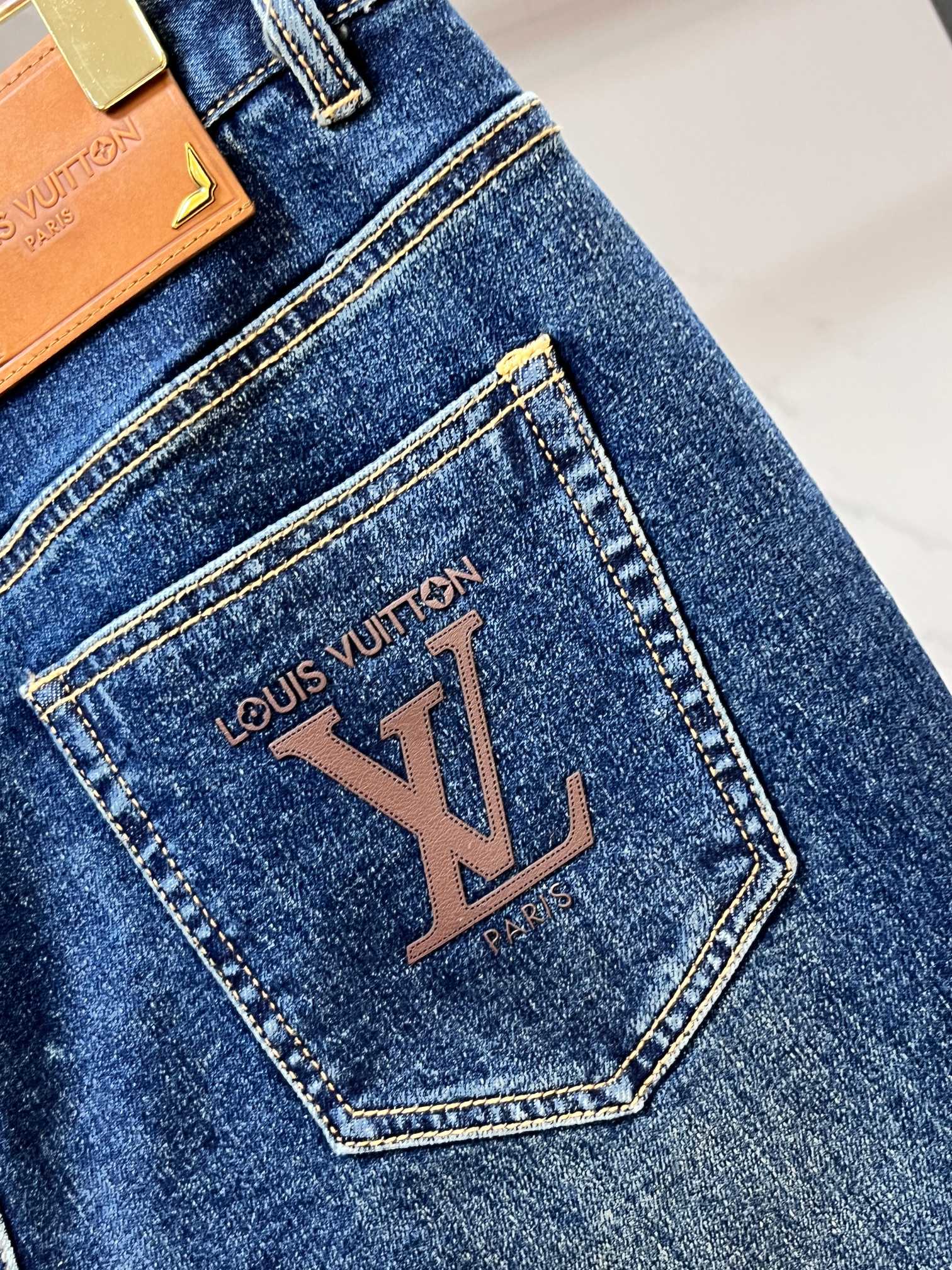 Lv 🔥高端定制、2026早秋最新款牛仔裤 柜台同步发售 原版定制 客供五金辅料 原单品质 进口固色牛仔