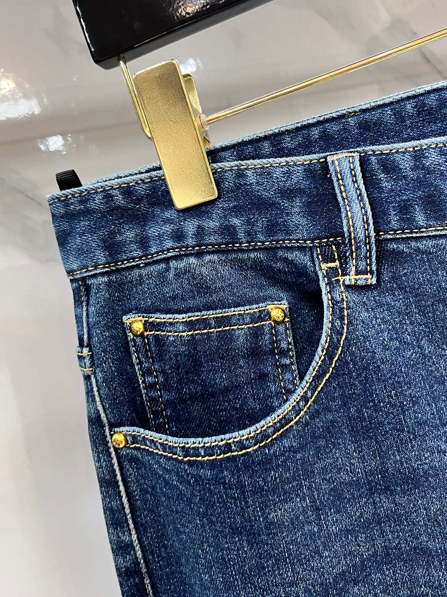 Lv 🔥高端定制、2026早秋最新款牛仔裤 柜台同步发售 原版定制 客供五金辅料 原单品质 进口固色牛仔